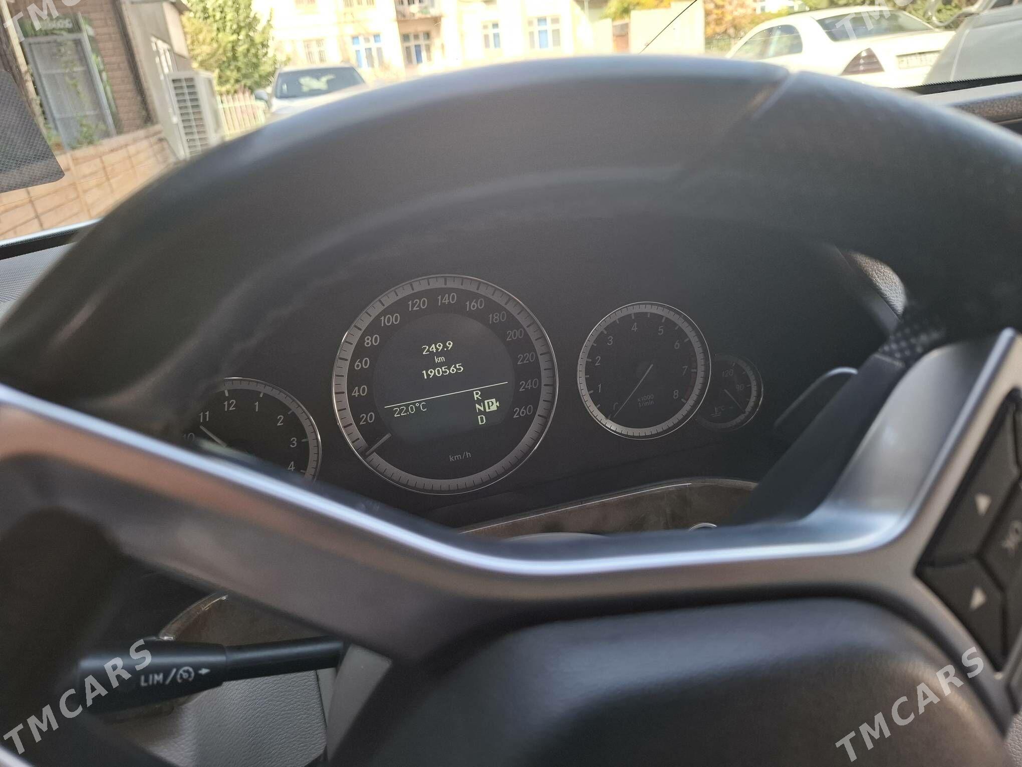 Mercedes-Benz E350 2010 - 250 000 TMT - Дашогуз - img 7