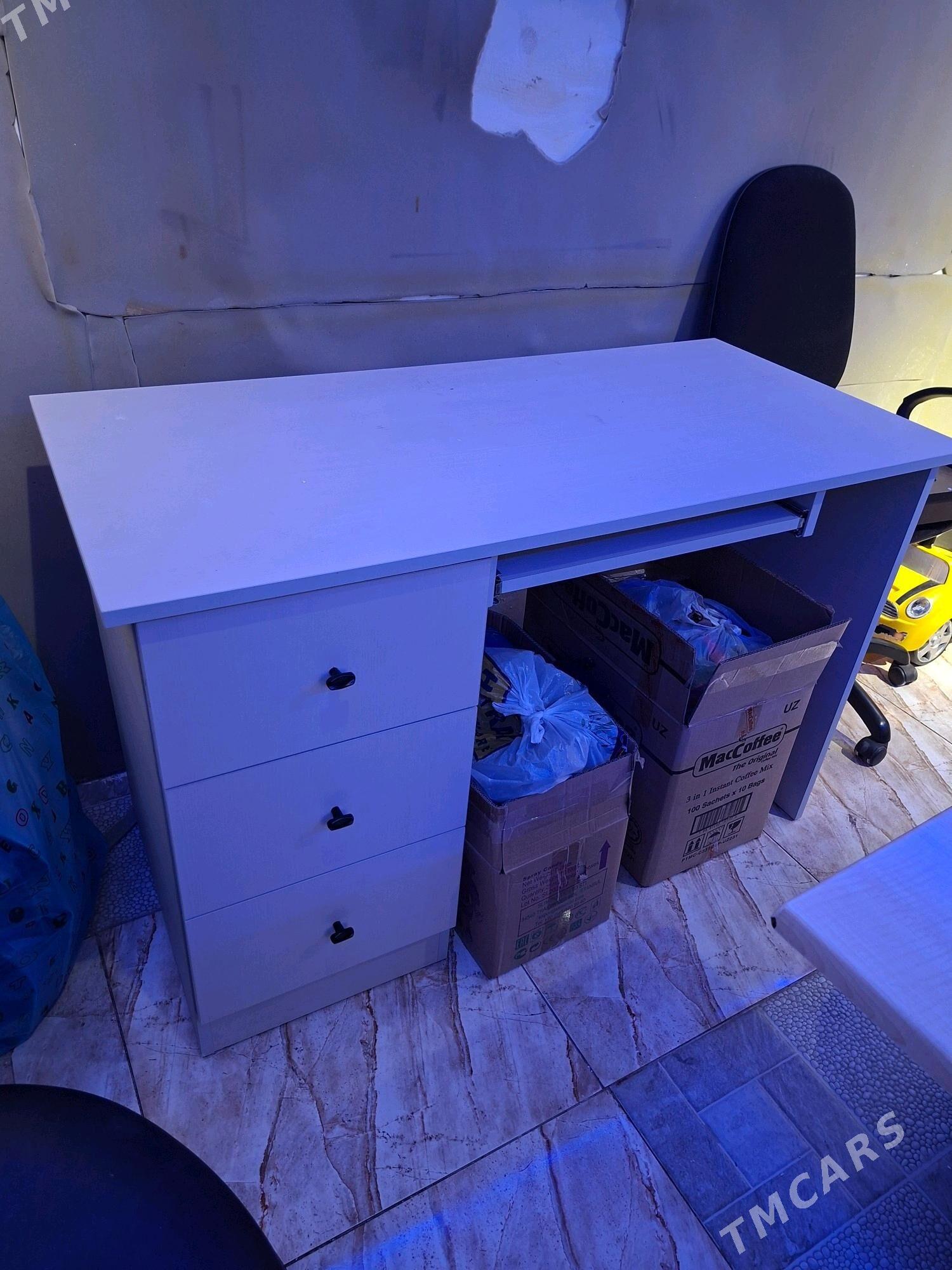 Stol gyssagly tazeje - Мир 3 - img 3