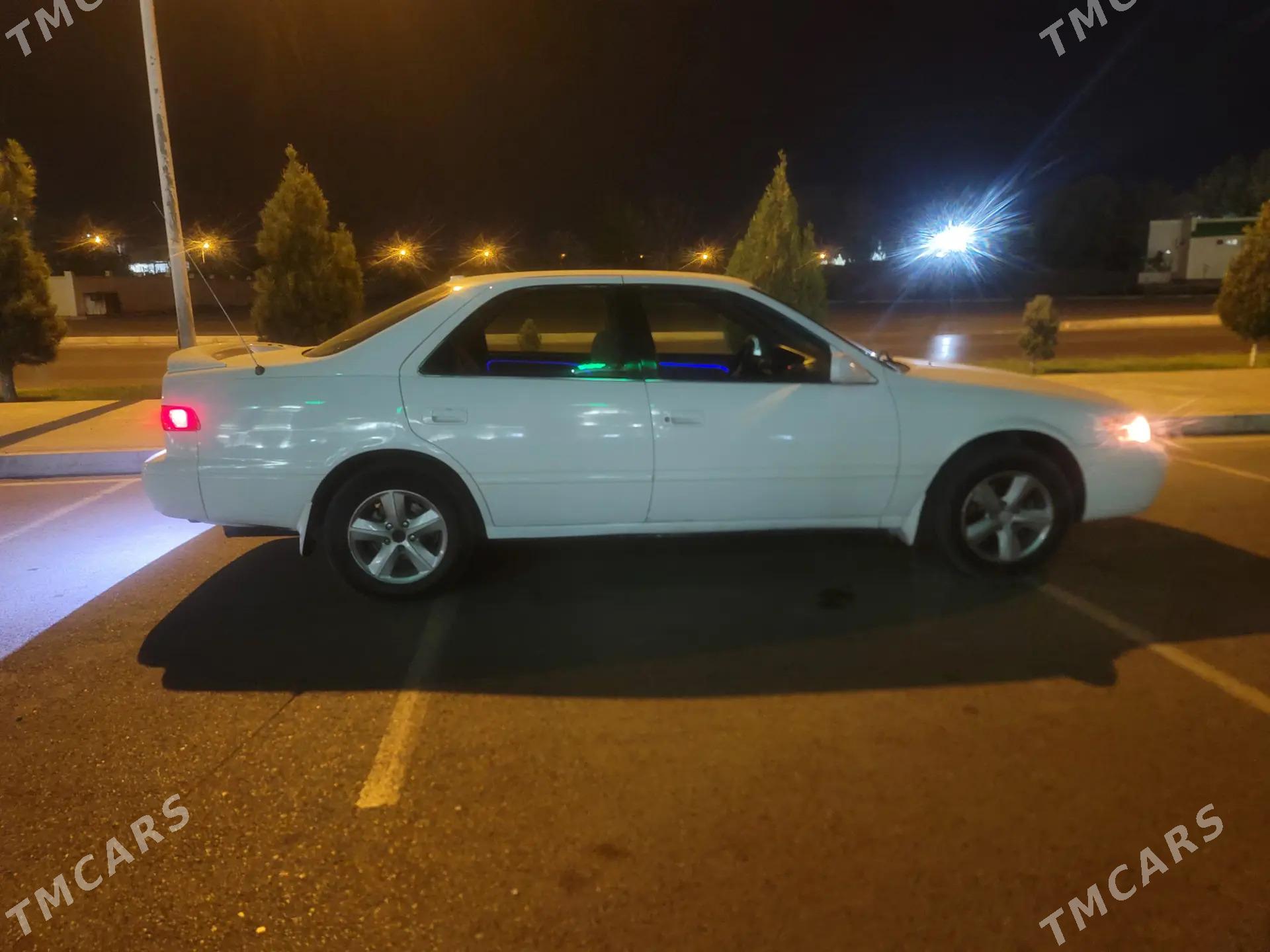 Toyota Camry 1999 - 130 000 TMT - Çärjew - img 3