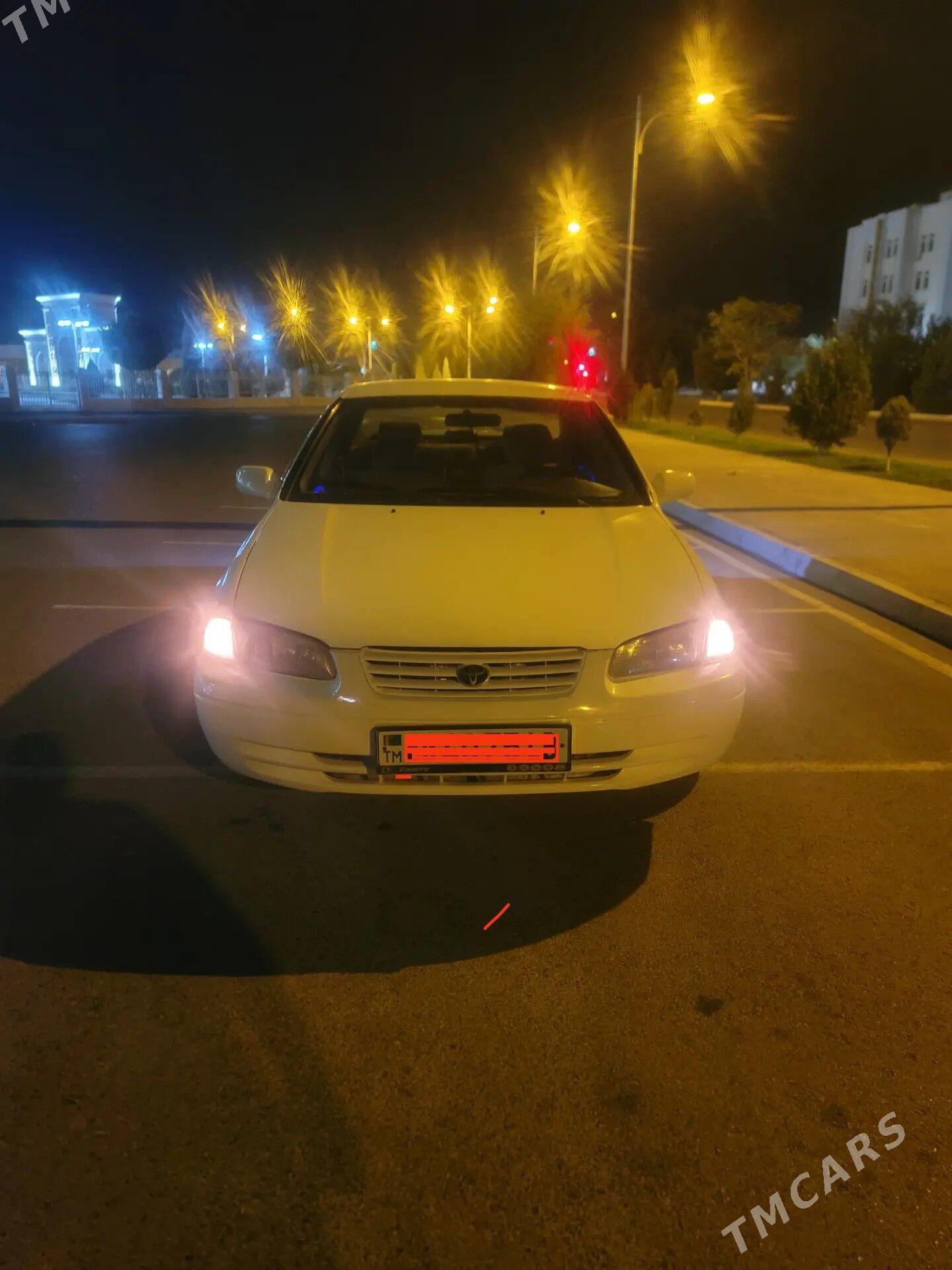 Toyota Camry 1999 - 130 000 TMT - Çärjew - img 1