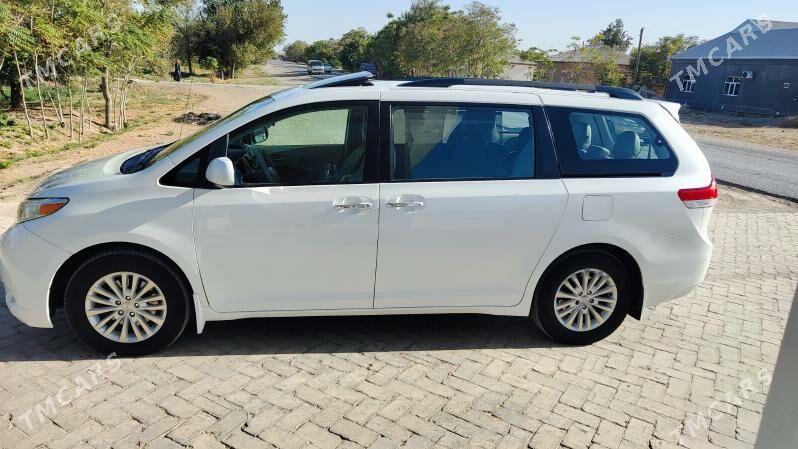 Toyota Sienna 2011 - 315 000 TMT - Байрамали - img 5