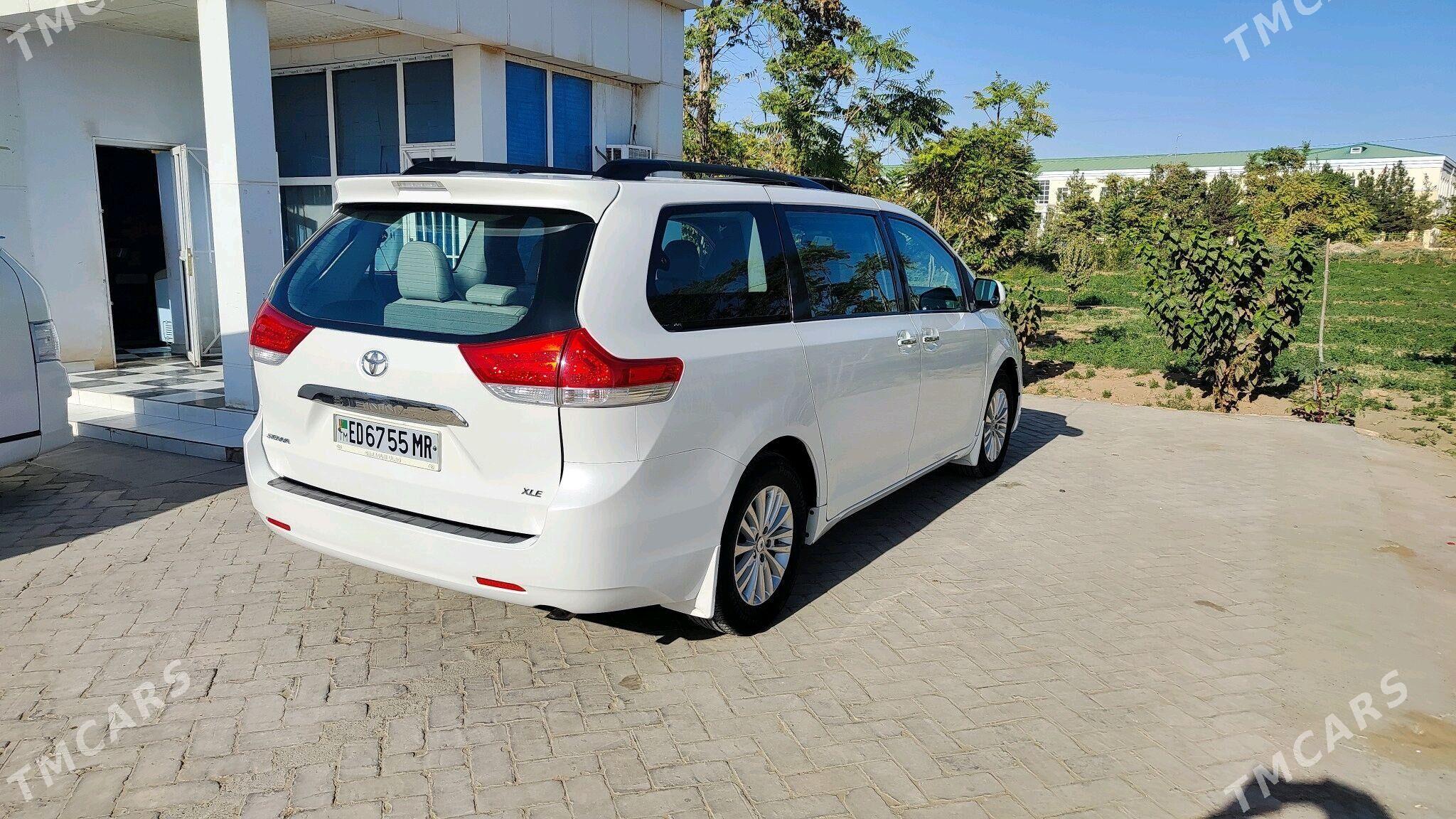 Toyota Sienna 2011 - 315 000 TMT - Байрамали - img 4