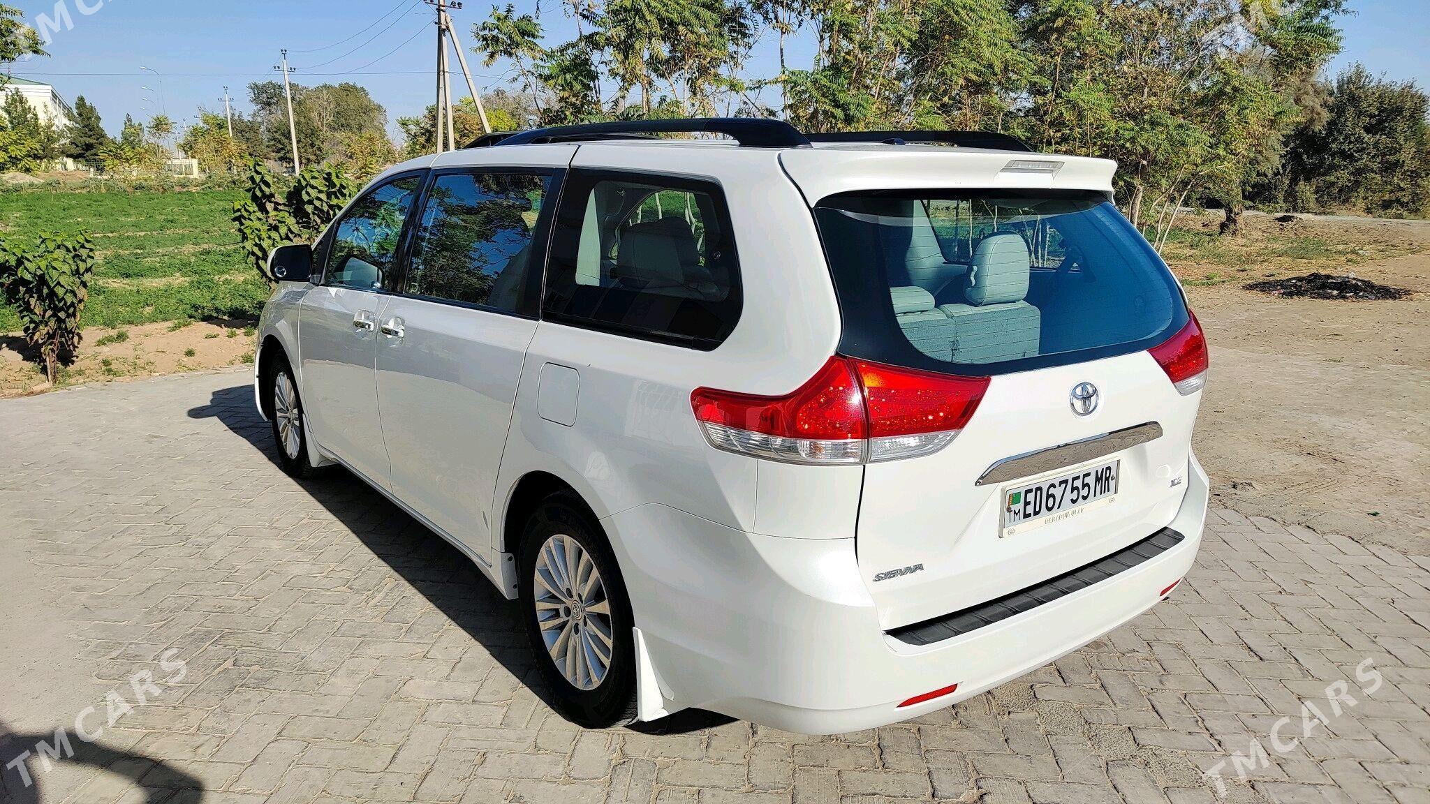 Toyota Sienna 2011 - 315 000 TMT - Байрамали - img 3