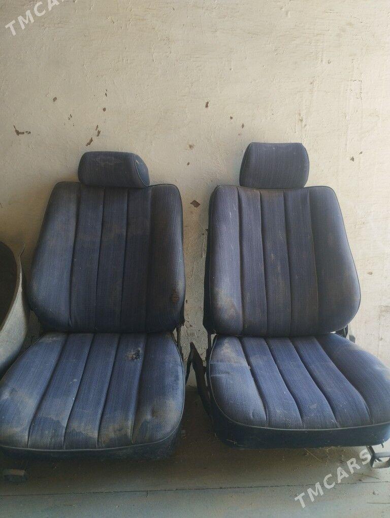 Mercedes-Benz 230E 1987 - 17 000 TMT - Sakarçäge - img 7