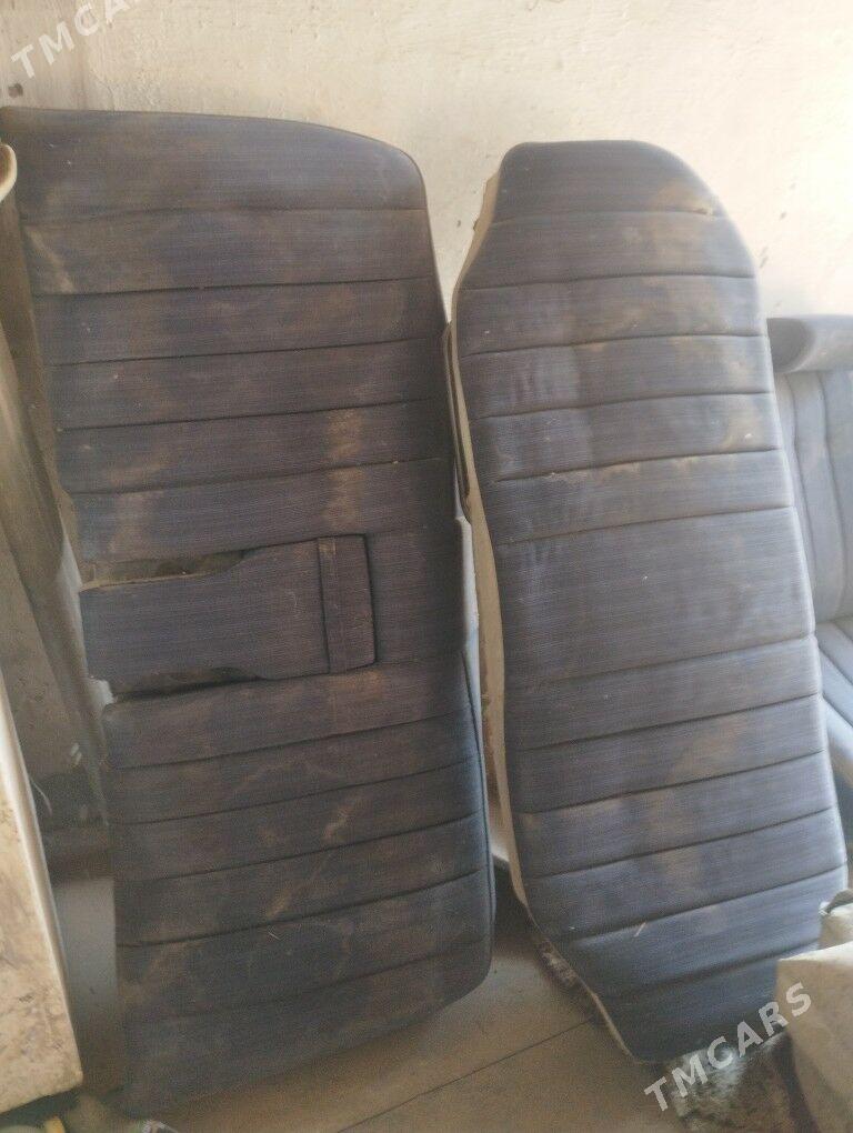 Mercedes-Benz 230E 1987 - 17 000 TMT - Sakarçäge - img 8