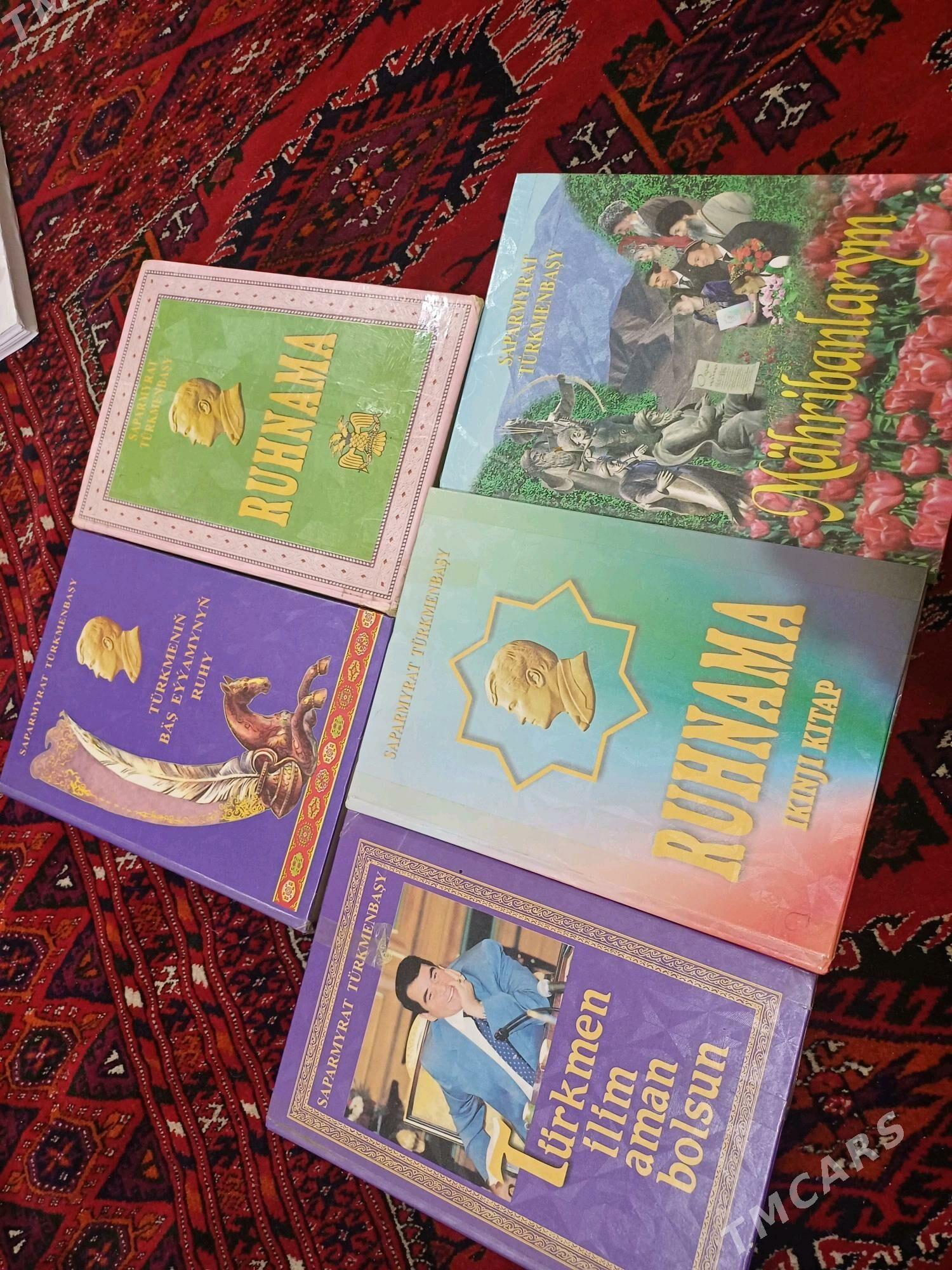 Ruhnama kitap - Aşgabat - img 1