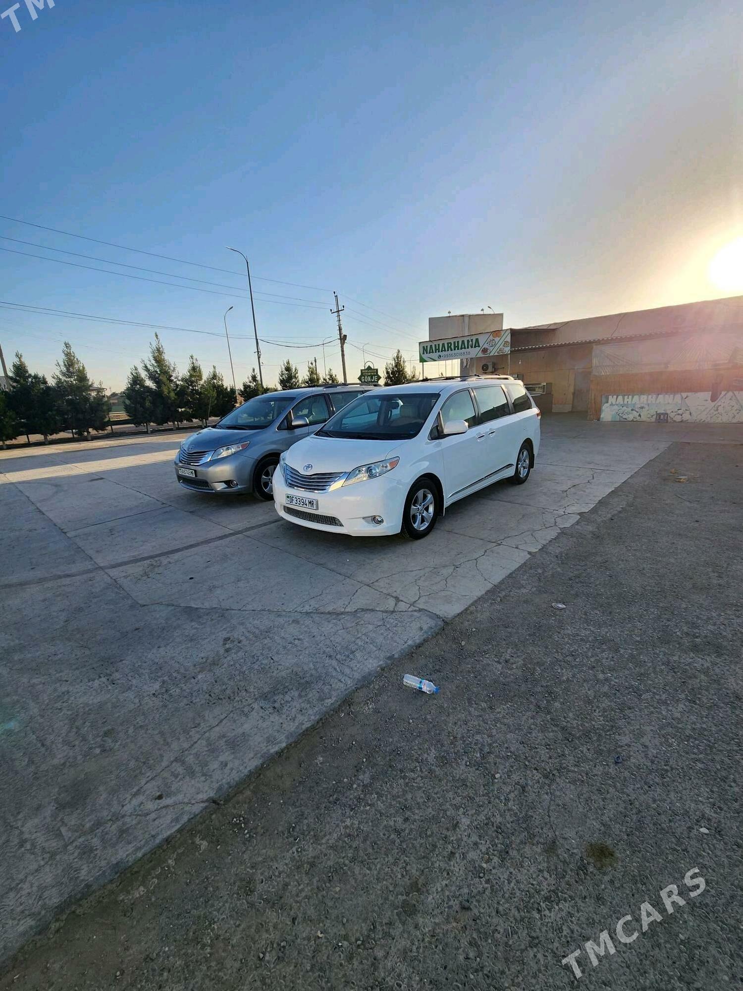 Toyota Sienna 2011 - 320 000 TMT - Мары - img 2