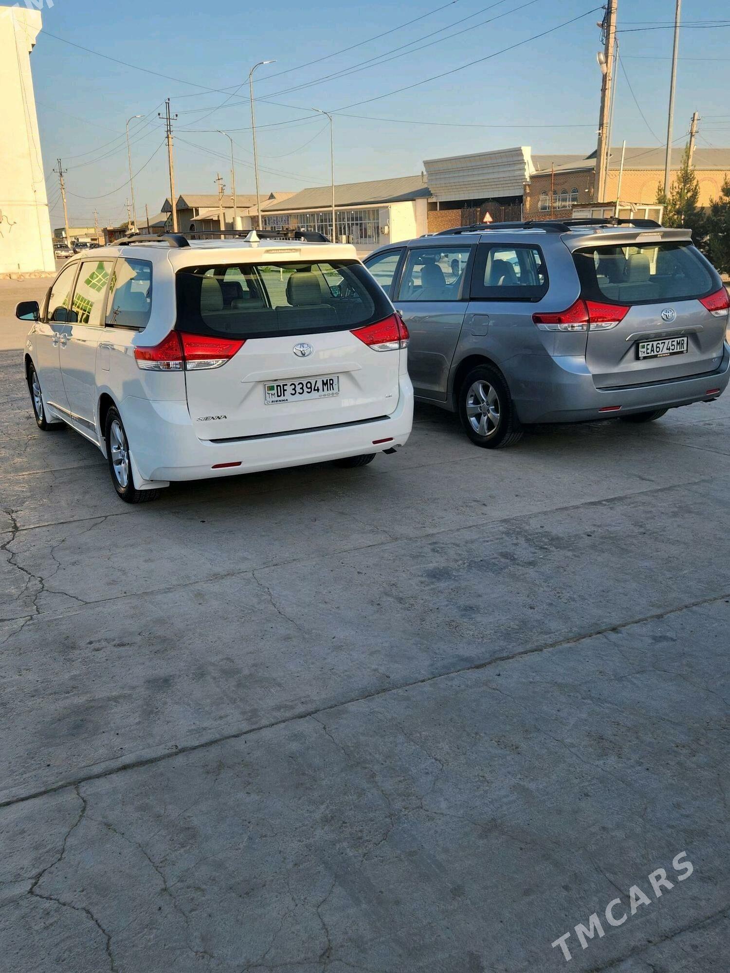 Toyota Sienna 2011 - 320 000 TMT - Мары - img 3