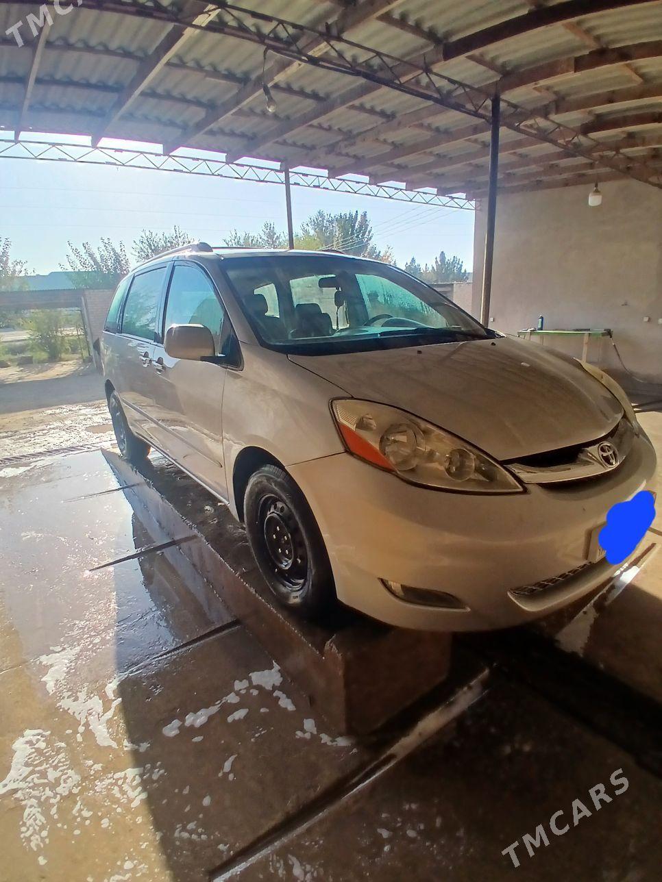 Toyota Sienna 2006 - 230 000 TMT - Hojambaz - img 3