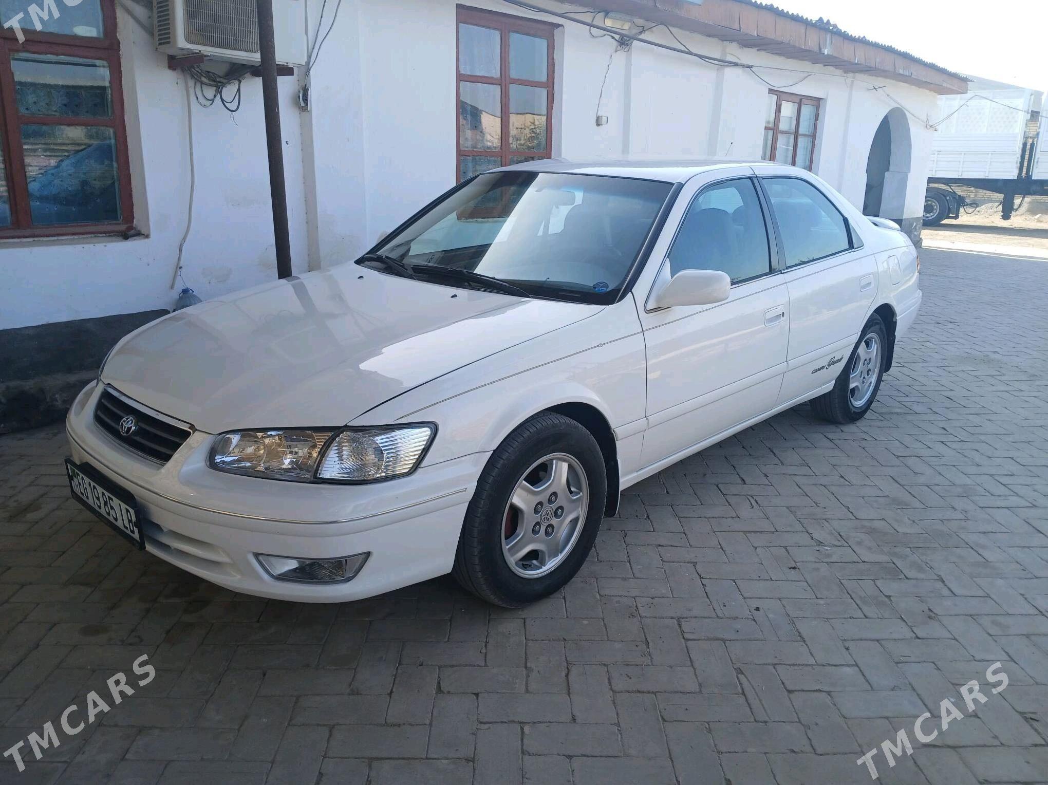 Toyota Camry 2001 - 140 000 TMT - Гарабекевюл - img 1