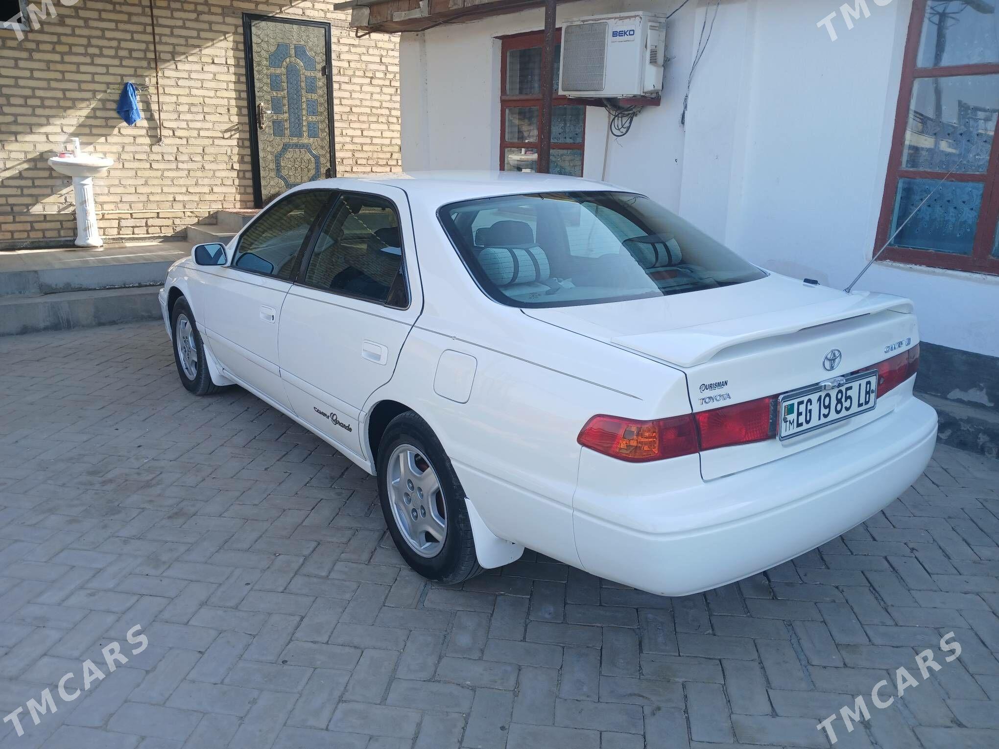 Toyota Camry 2001 - 140 000 TMT - Гарабекевюл - img 2