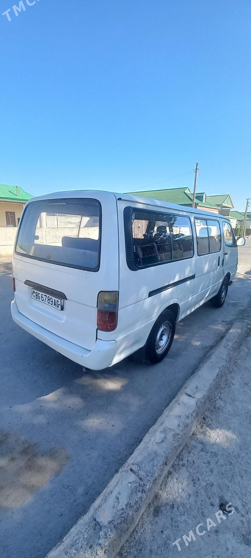 Toyota Hiace 1996 - 100 000 TMT - Büzmeýin - img 3