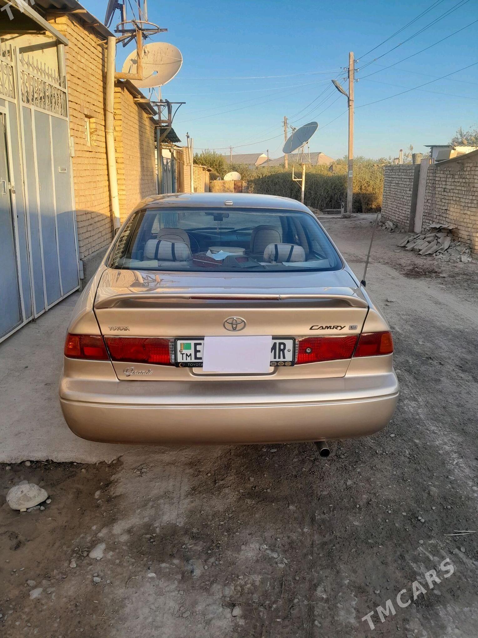 Toyota Camry 2000 - 127 000 TMT - Ёлётен - img 1