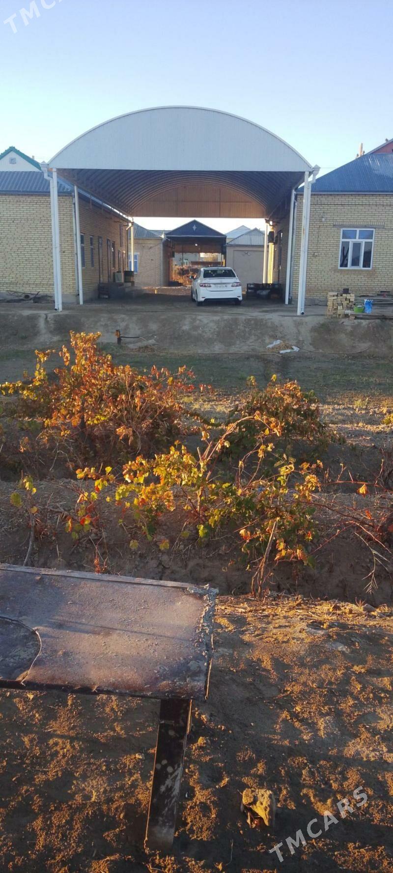 Toyota Corolla 2013 - 200 000 TMT - Мургап - img 10