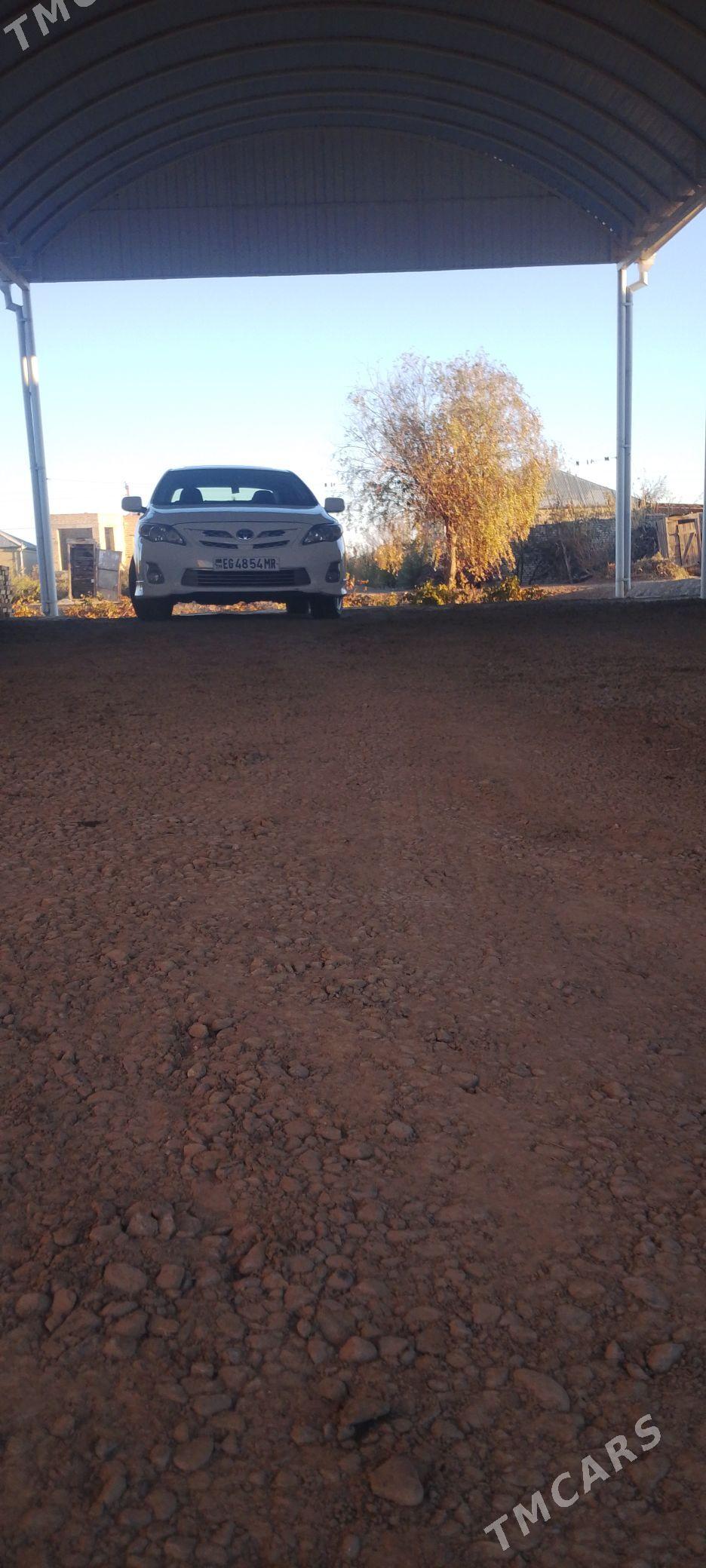 Toyota Corolla 2013 - 200 000 TMT - Мургап - img 8