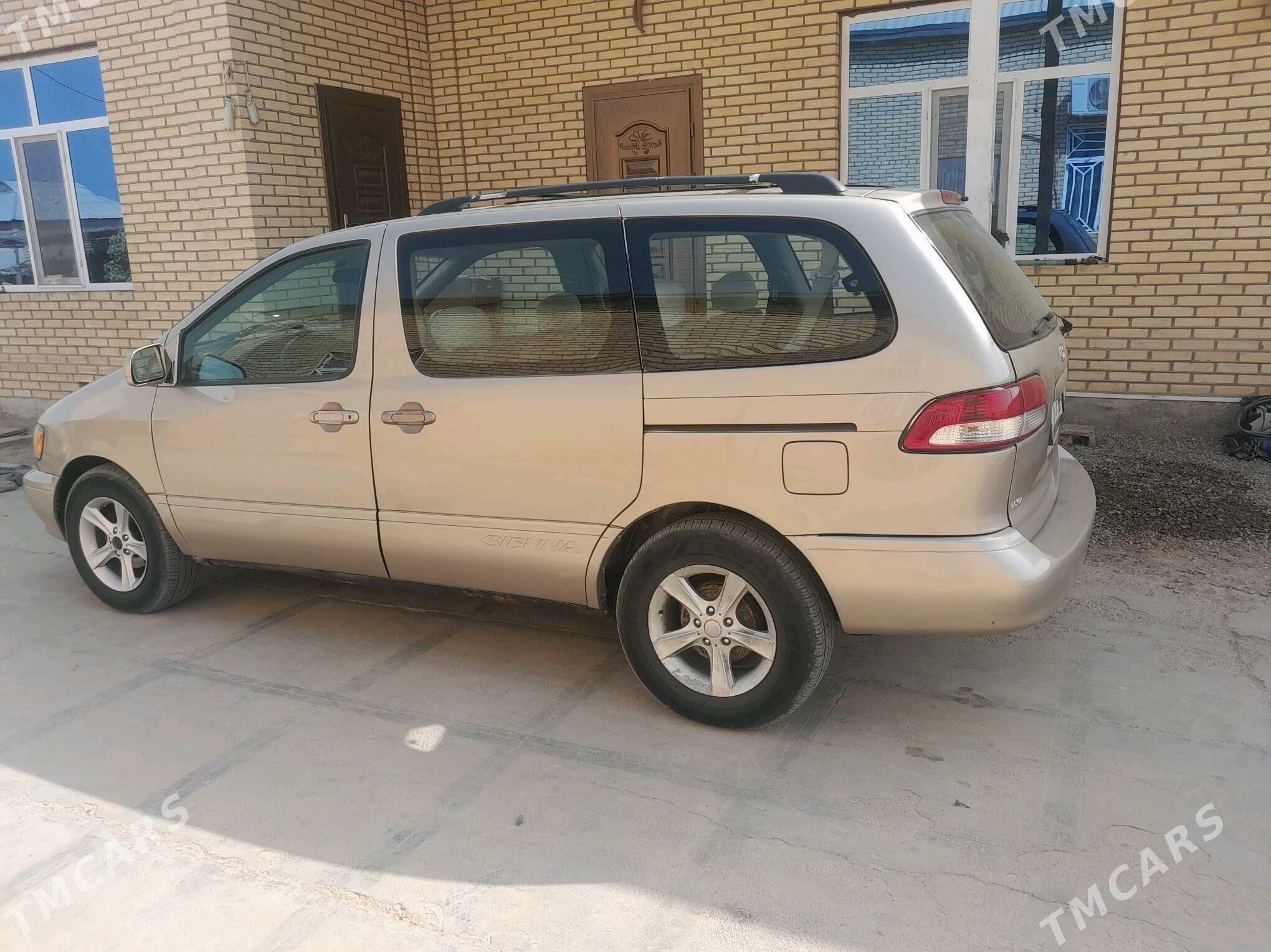 Toyota Sienna 2002 - 150 000 TMT - Мары - img 2