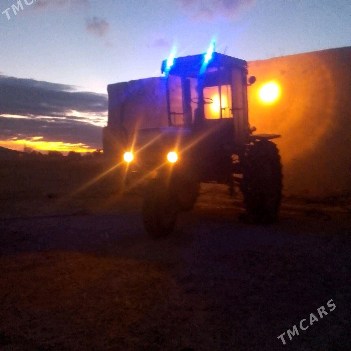 MTZ T-28 1992 - 30 000 TMT - Кёнеургенч - img 3