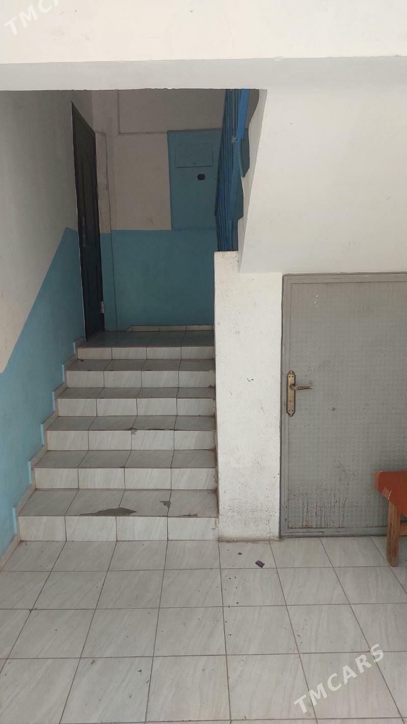 Satlyk jay Eyesinden Buzmeyin - Büzmeýin - img 9