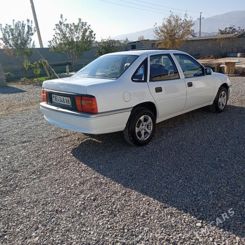 Opel Vectra 1989 - 46 000 TMT - Bäherden - img 7