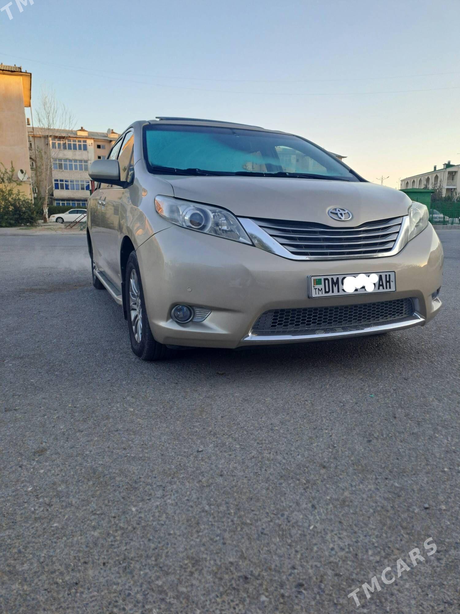 Toyota Sienna 2011 - 310 000 TMT - Ким район - img 4