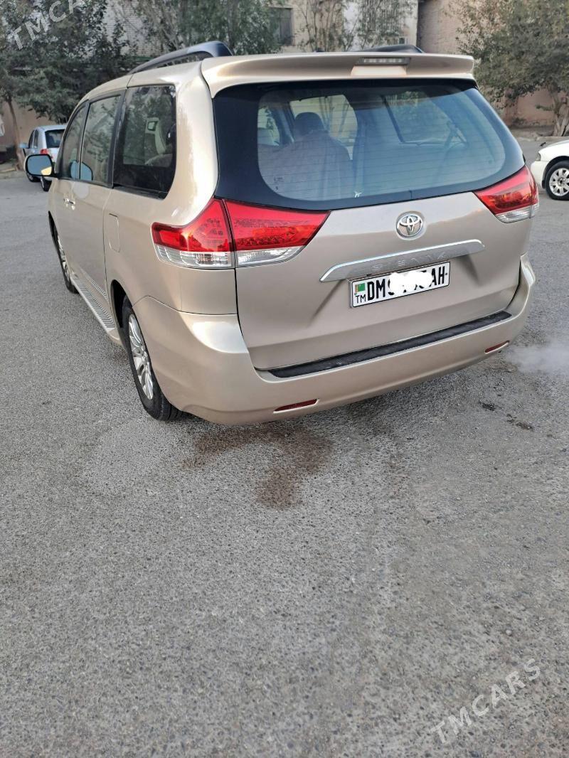 Toyota Sienna 2011 - 310 000 TMT - Ким район - img 10