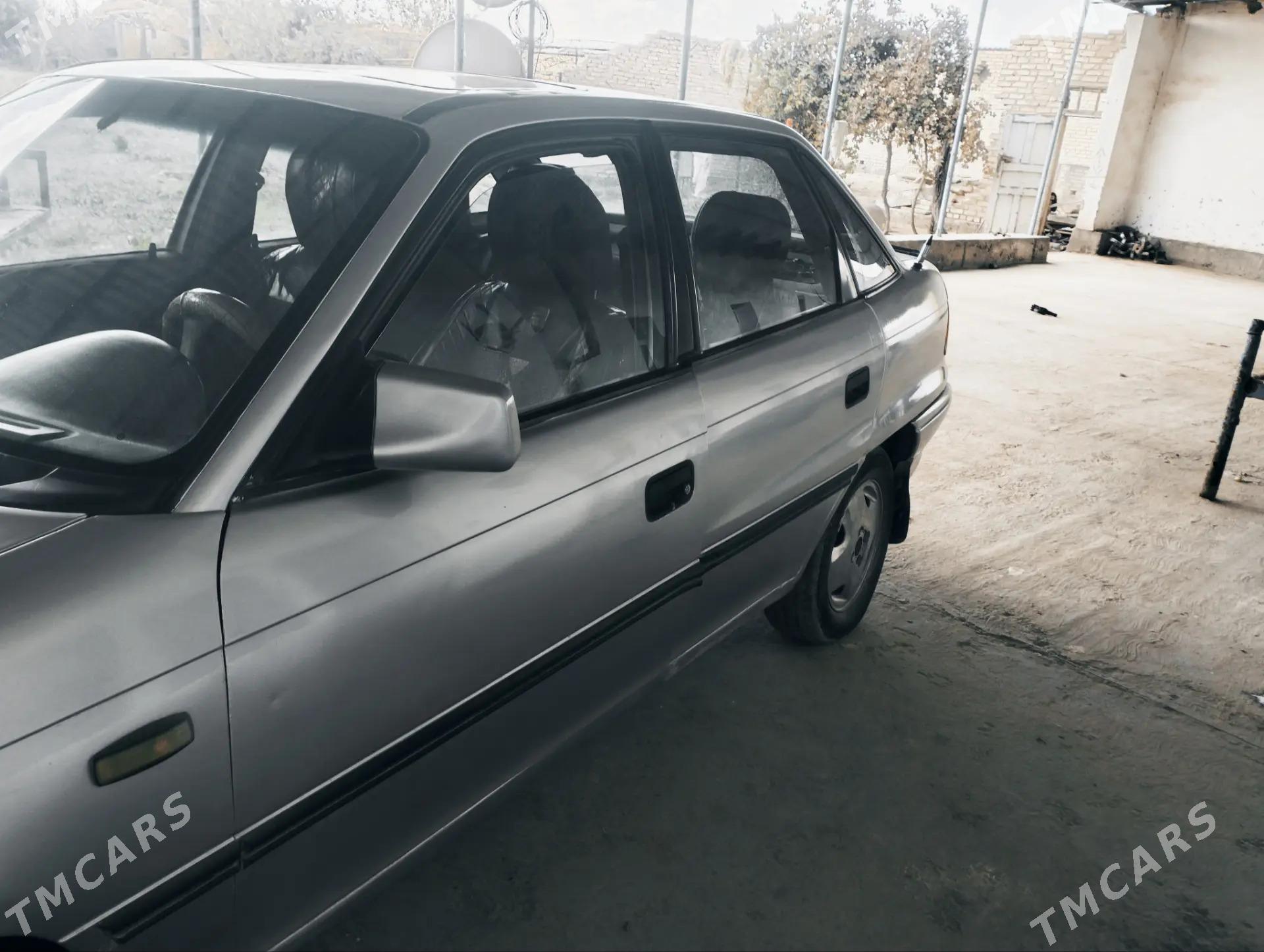 Opel Astra 1992 - 40 000 TMT - Дянев - img 3