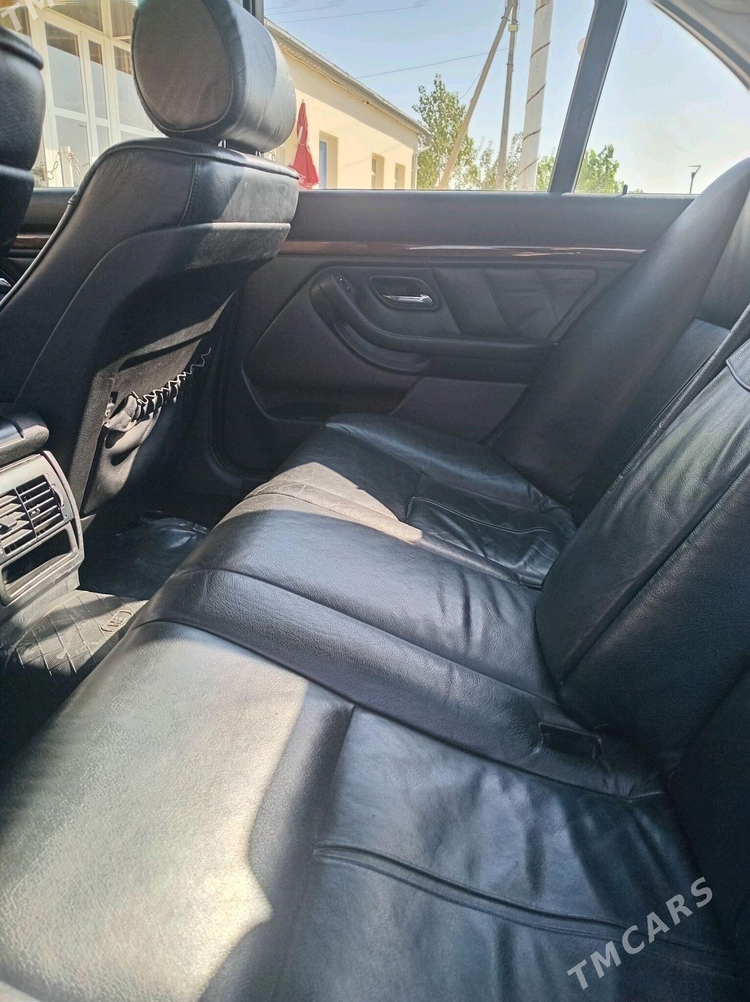 BMW 530 2003 - 130 000 TMT - Гызыларбат - img 3