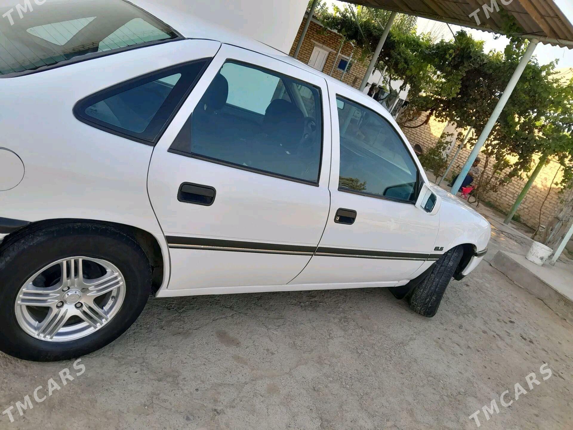 Opel Vectra 1989 - 32 000 TMT - Wekilbazar - img 1