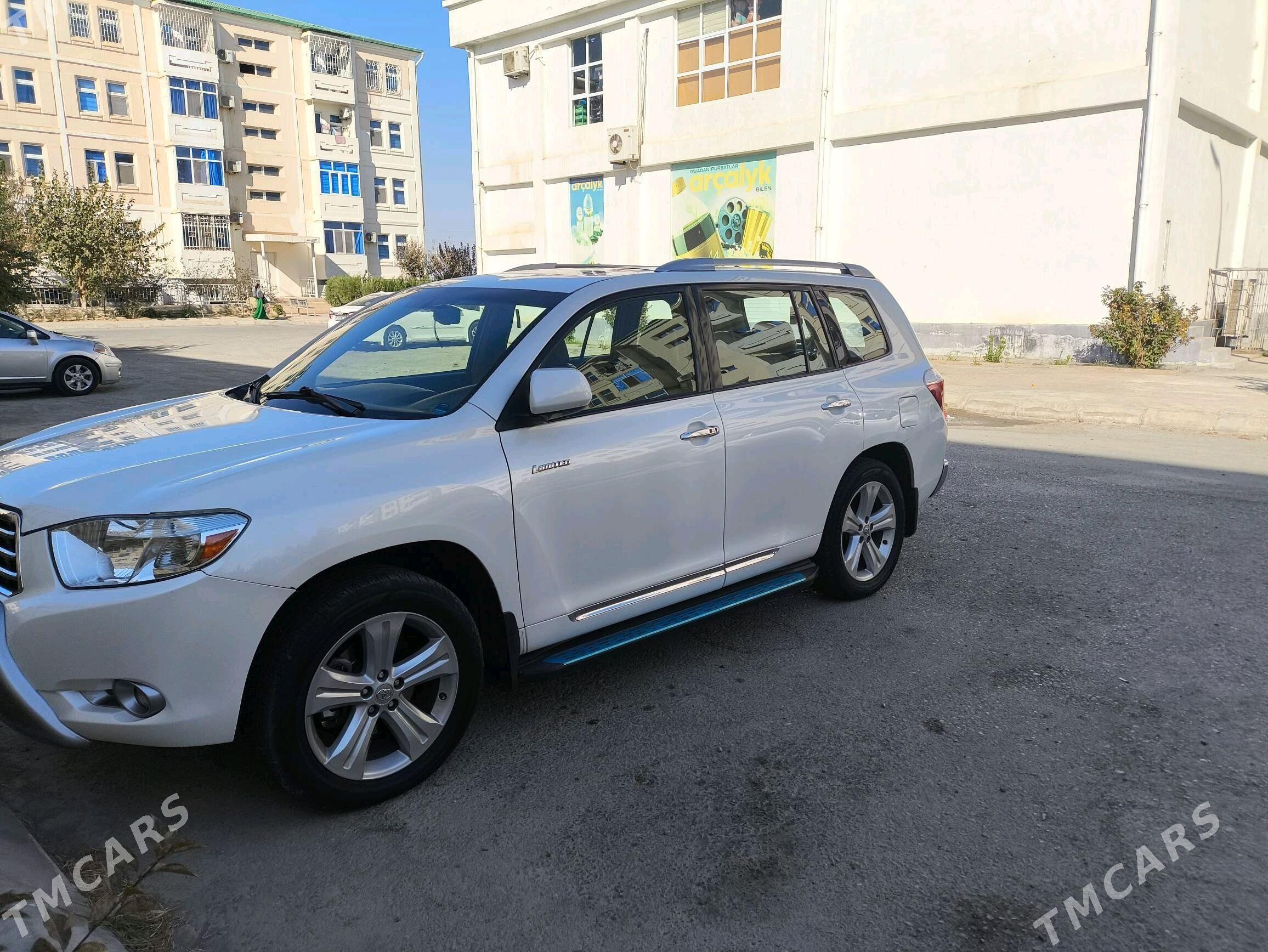 Toyota Highlander 2010 - 315 000 TMT - Бузмеин - img 4