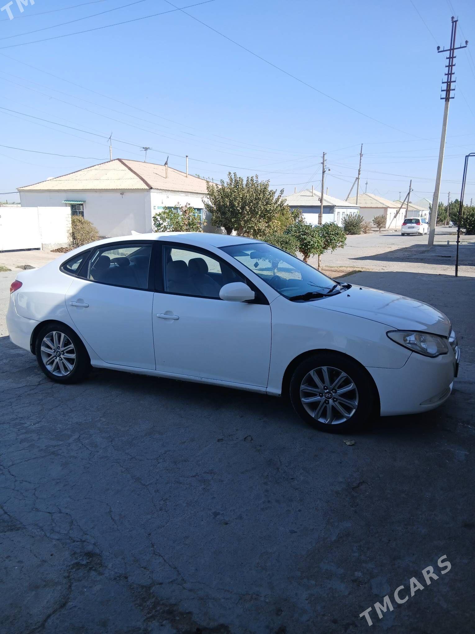 Hyundai Elantra 2010 - 107 000 TMT - Ак-Бугдайский этрап - img 2