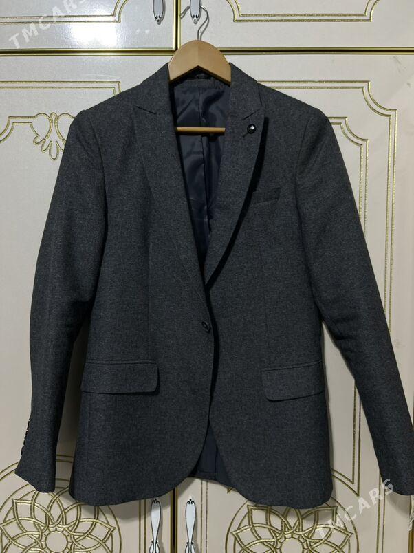 kostyum - Гурбансолтан Едже - img 1