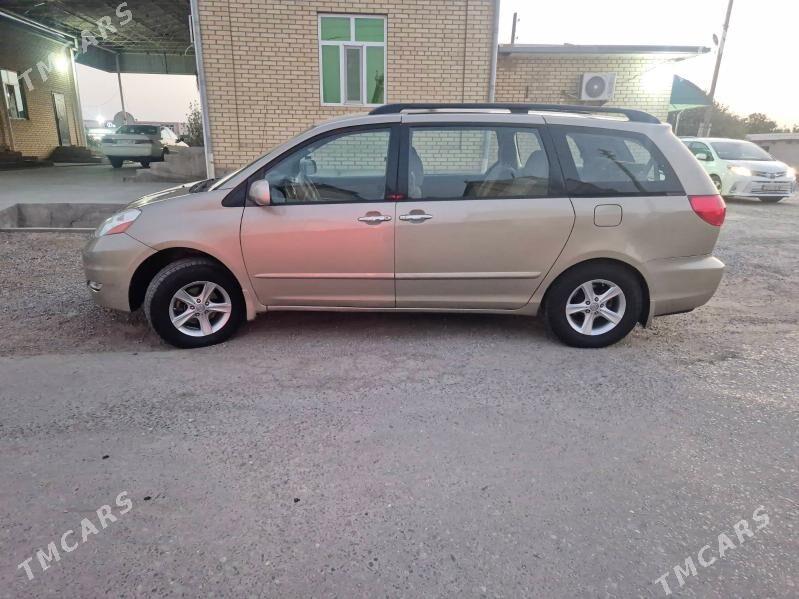 Toyota Sienna 2009 - 215 000 TMT - Мары - img 4