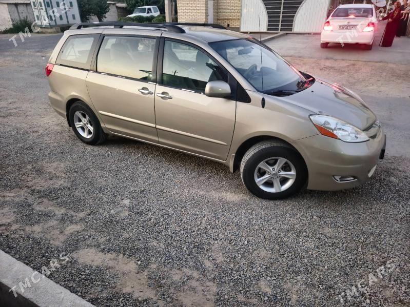 Toyota Sienna 2009 - 215 000 TMT - Мары - img 3