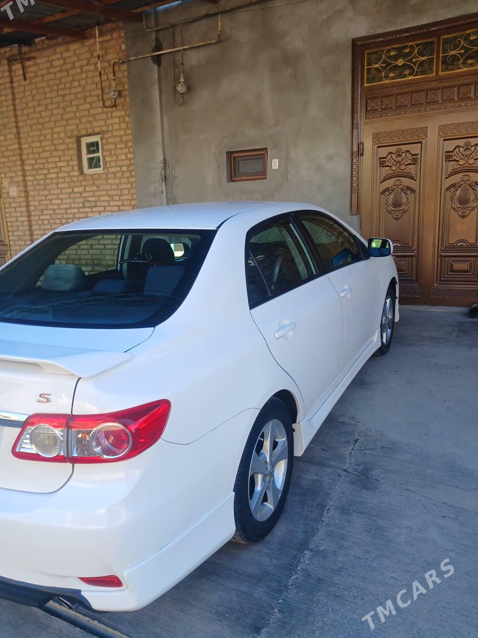 Toyota Corolla 2013 - 180 000 TMT - Дашогуз - img 3