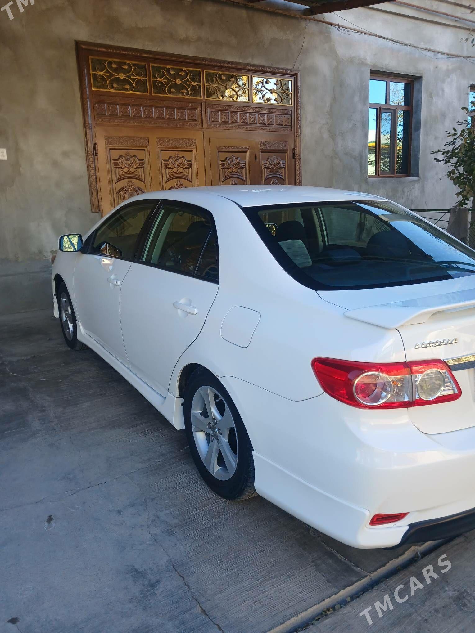 Toyota Corolla 2013 - 180 000 TMT - Дашогуз - img 4