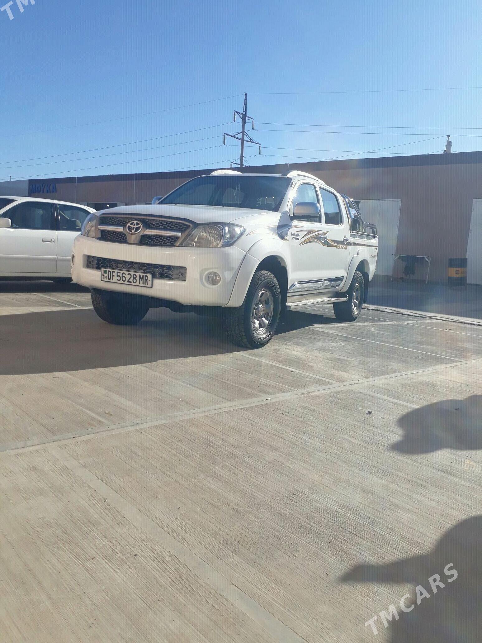 Toyota Hilux 2010 - 300 000 TMT - Мары - img 1