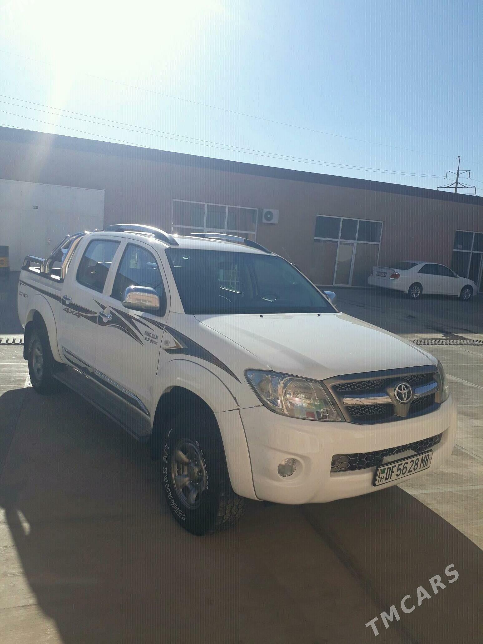 Toyota Hilux 2010 - 300 000 TMT - Мары - img 4