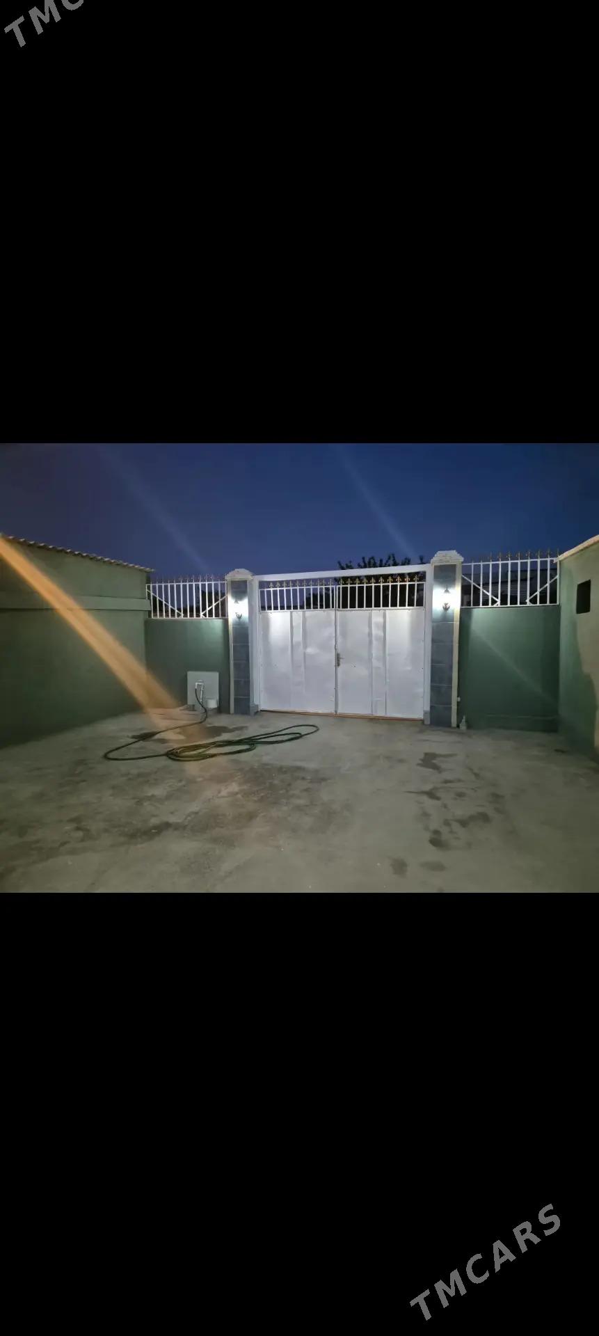 Tomatnyý Dom 3 sotki 3 komnaty - Бузмеин - img 1