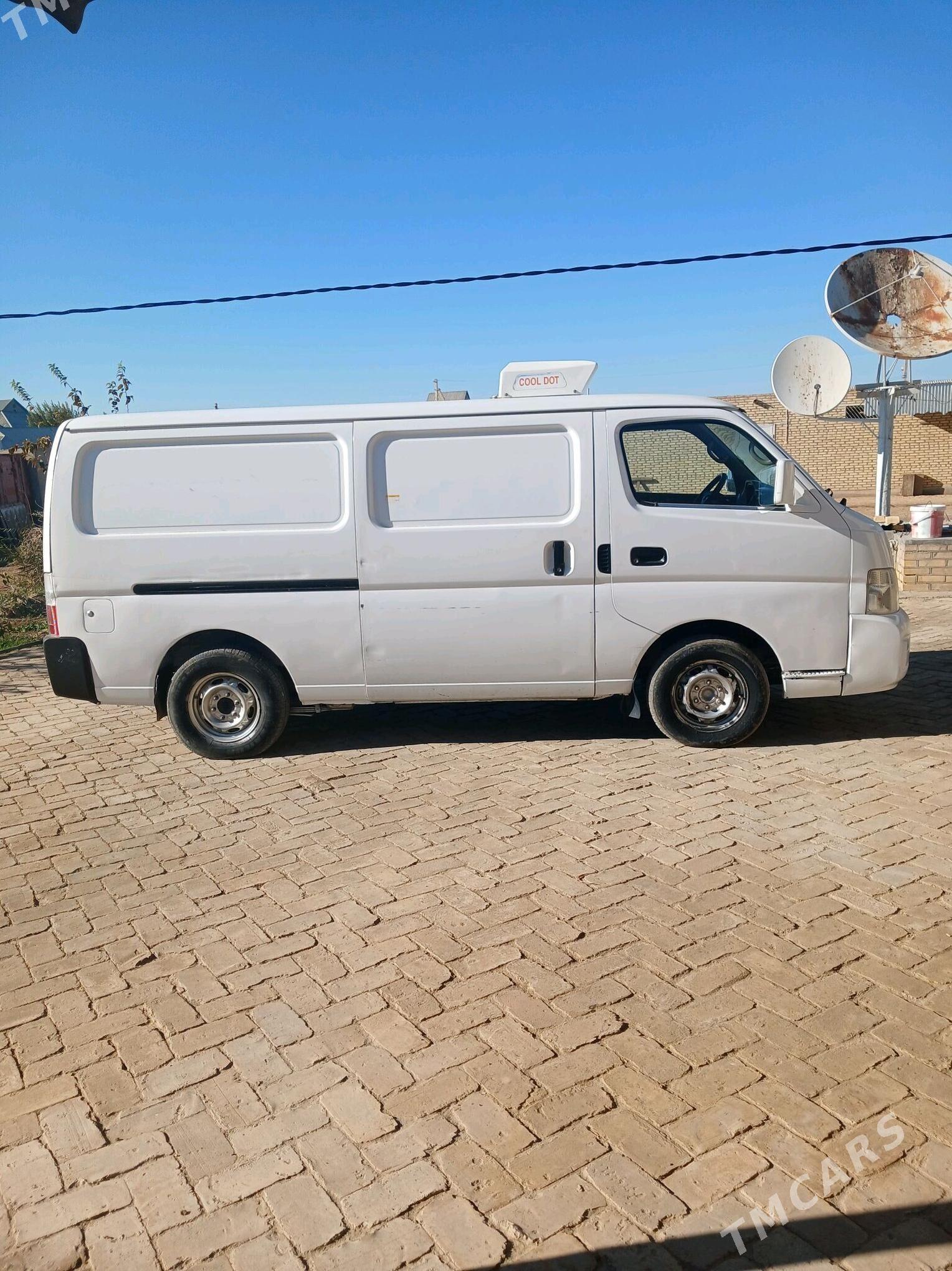 Nissan Urvan 2005 - 130 000 TMT - Baýramaly - img 2