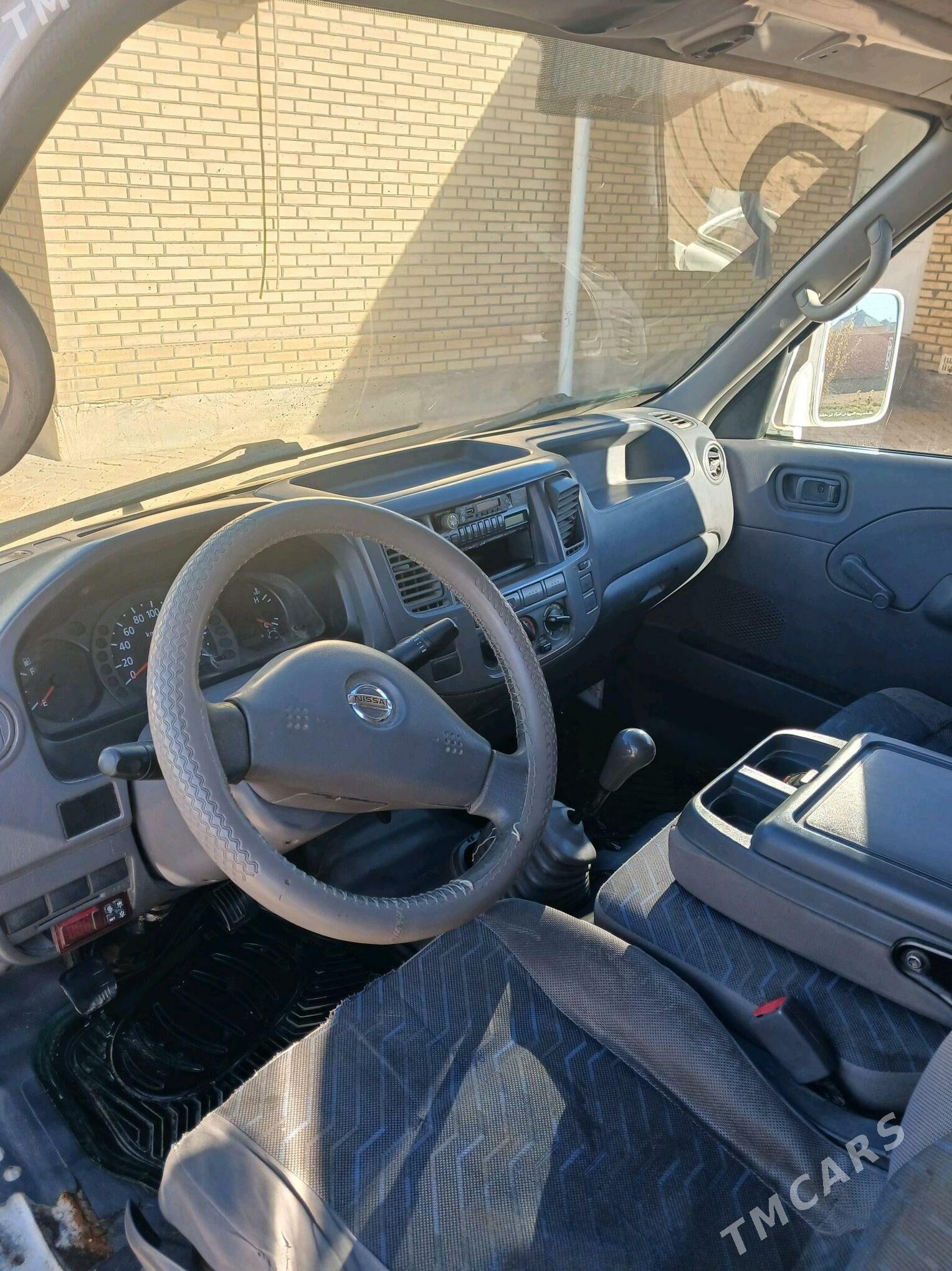 Nissan Urvan 2005 - 130 000 TMT - Baýramaly - img 5