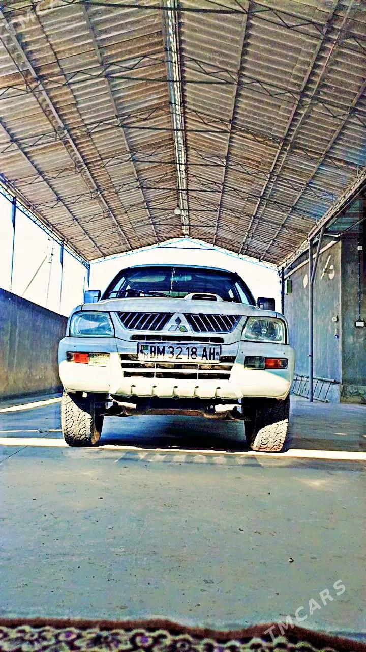 Toyota Hilux 2006 - 100 000 TMT - Ýaşlyk - img 1