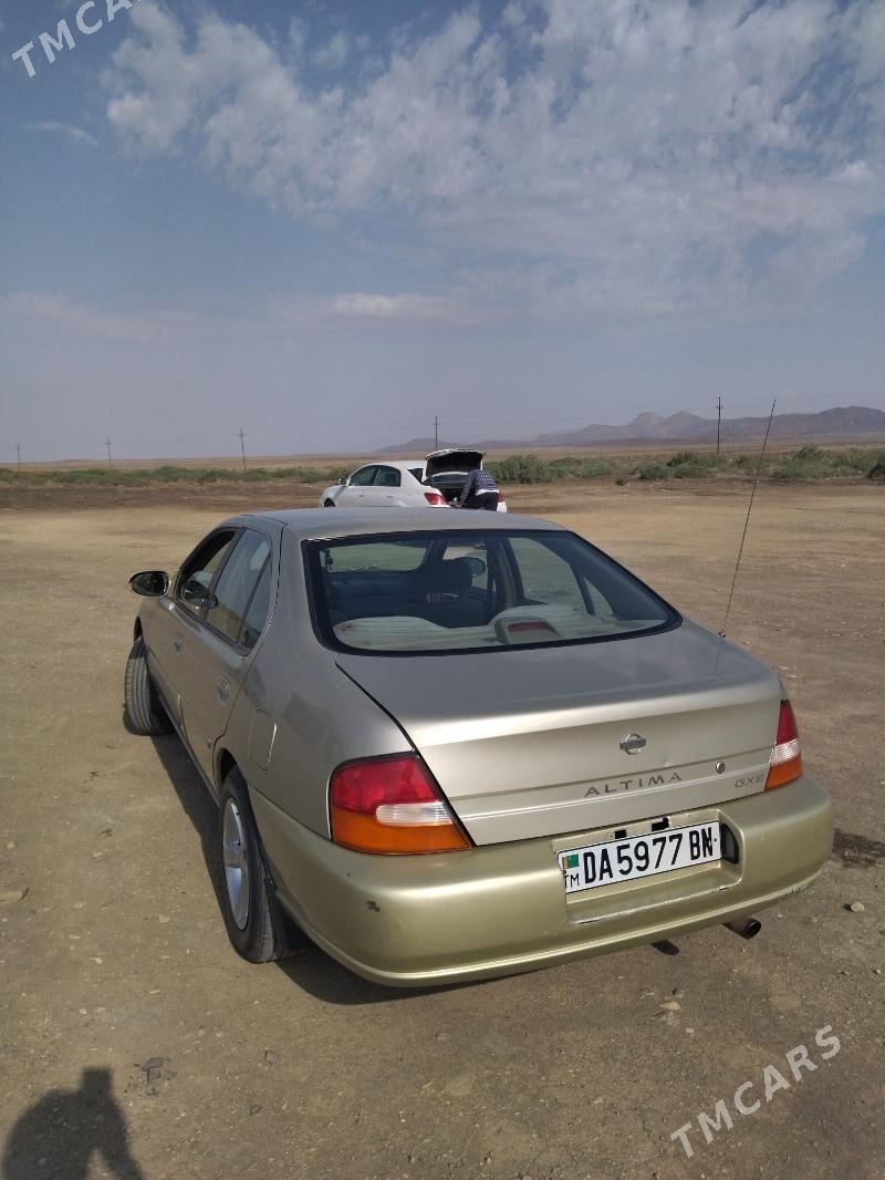 Nissan Altima 1998 - 25 000 TMT - Джебел - img 4