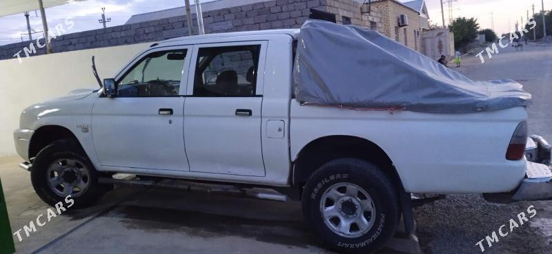 Toyota Hilux 2006 - 100 000 TMT - Ýaşlyk - img 2