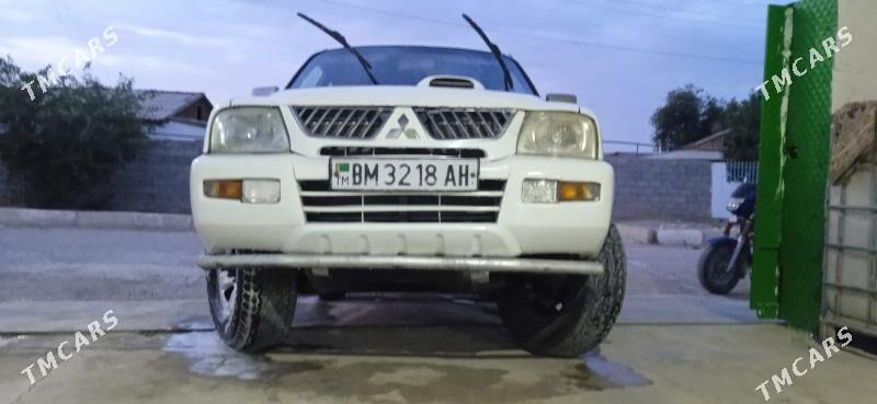 Toyota Hilux 2006 - 100 000 TMT - Ýaşlyk - img 3