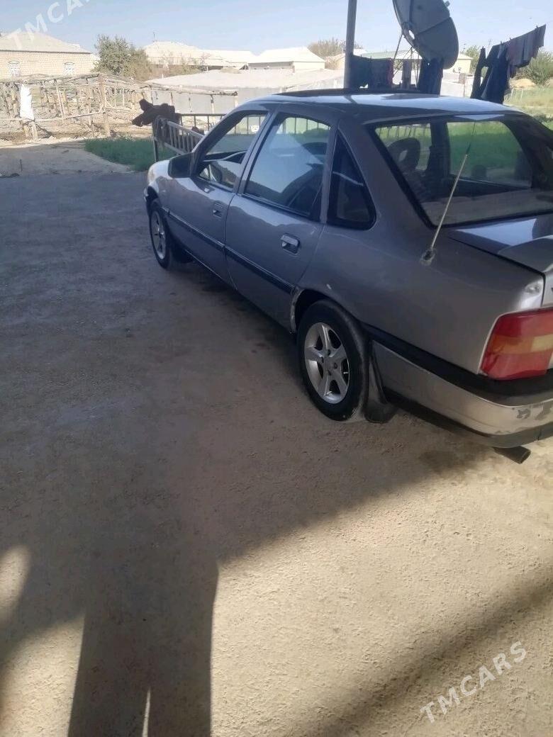 Opel Vectra 1991 - 16 000 TMT - Мары - img 3