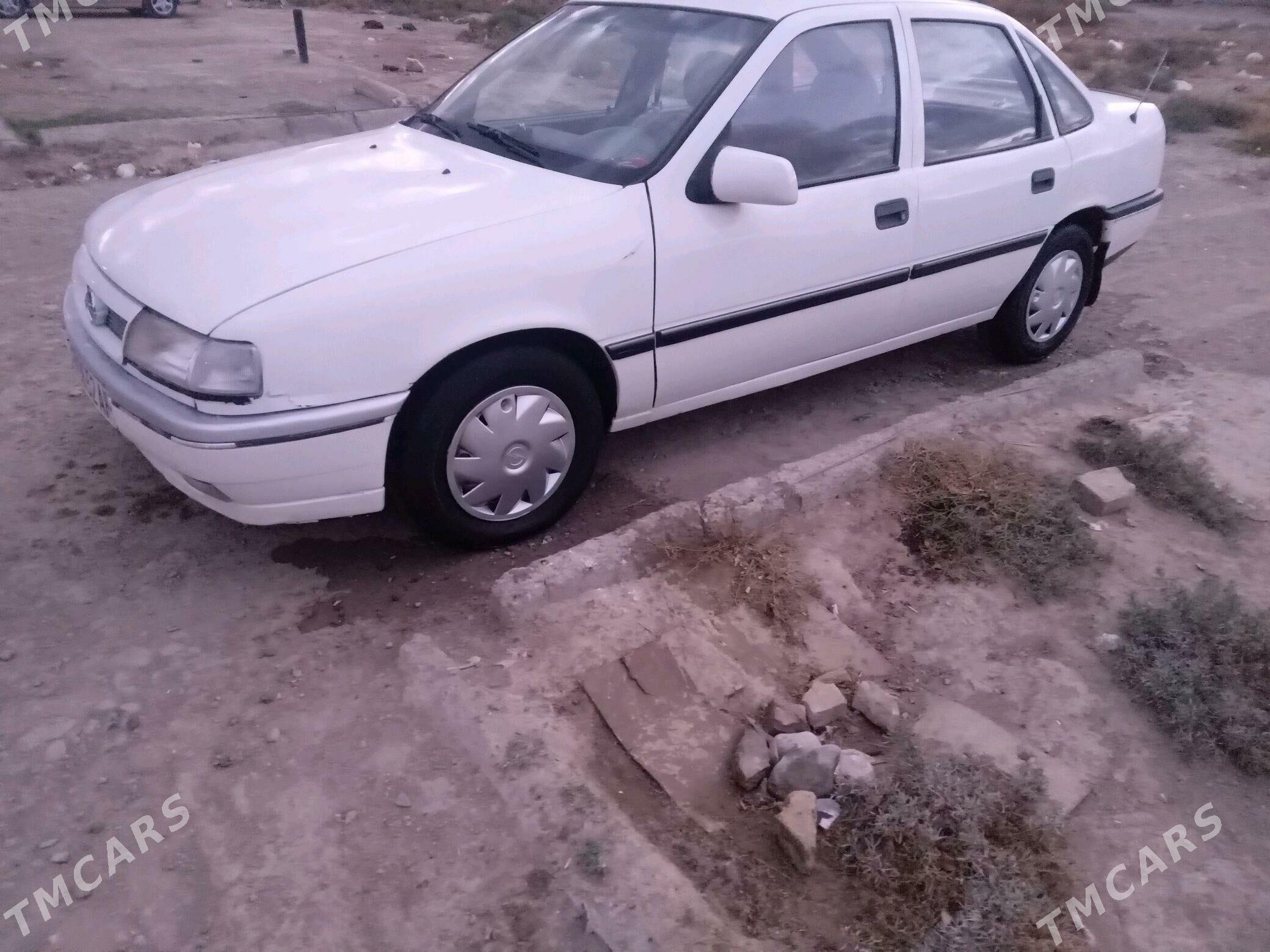 Opel Vectra 1990 - 36 000 TMT - Бахарден - img 1