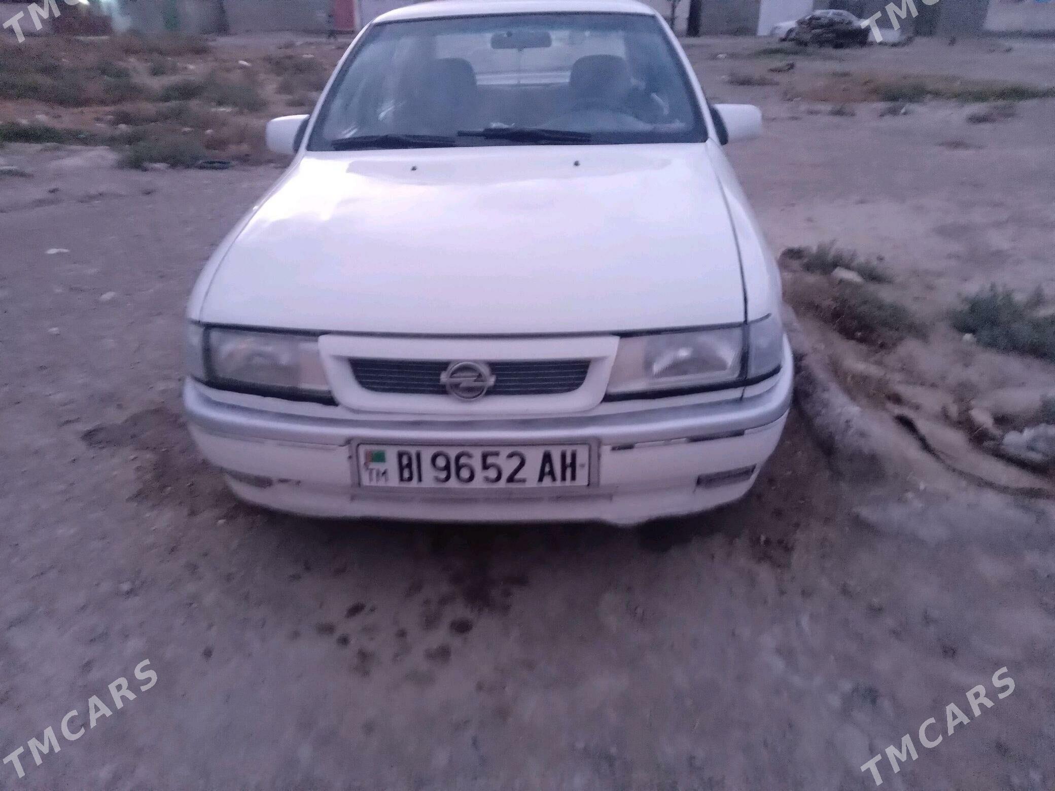 Opel Vectra 1990 - 36 000 TMT - Бахарден - img 3