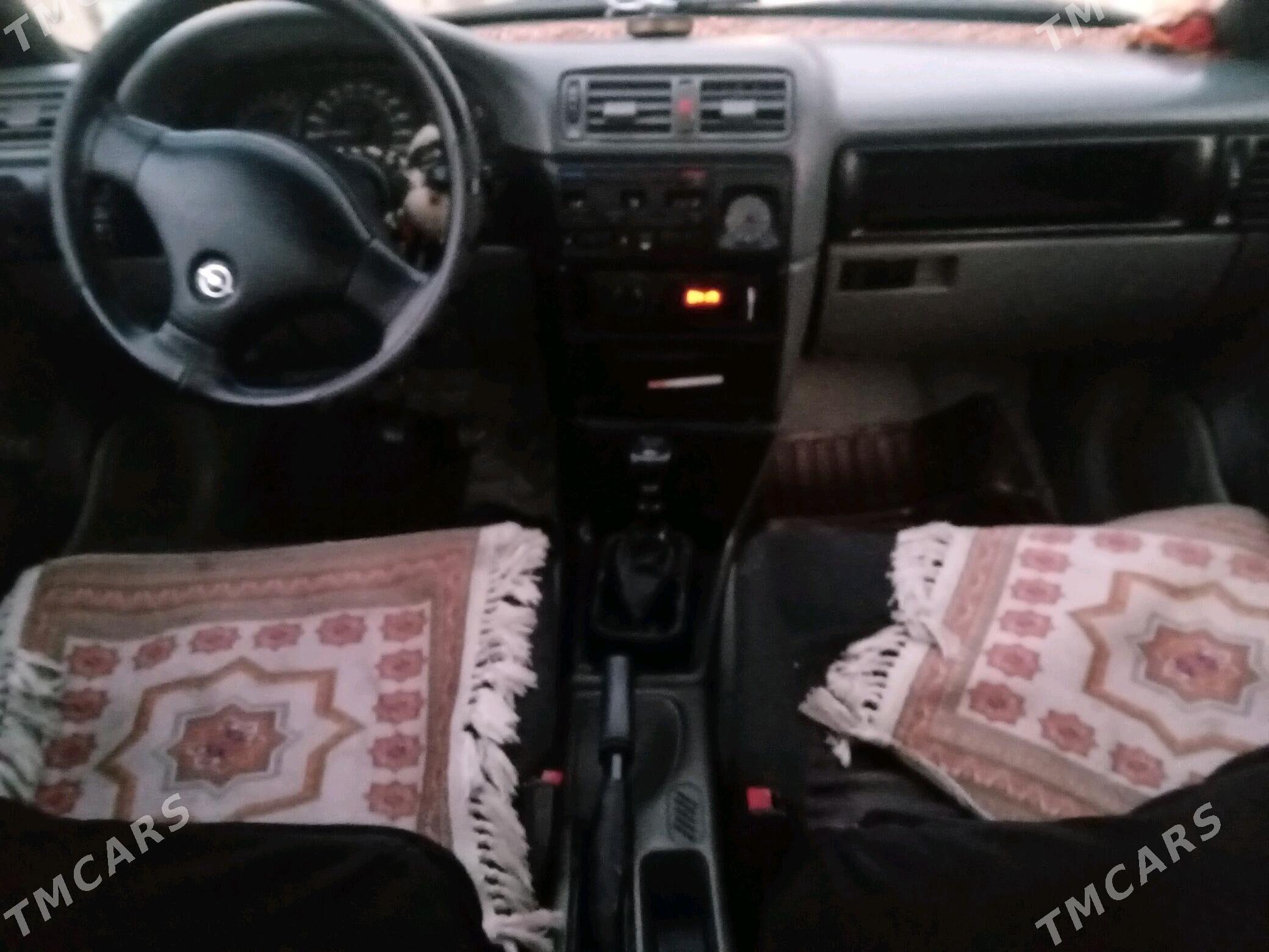 Opel Vectra 1990 - 36 000 TMT - Бахарден - img 4