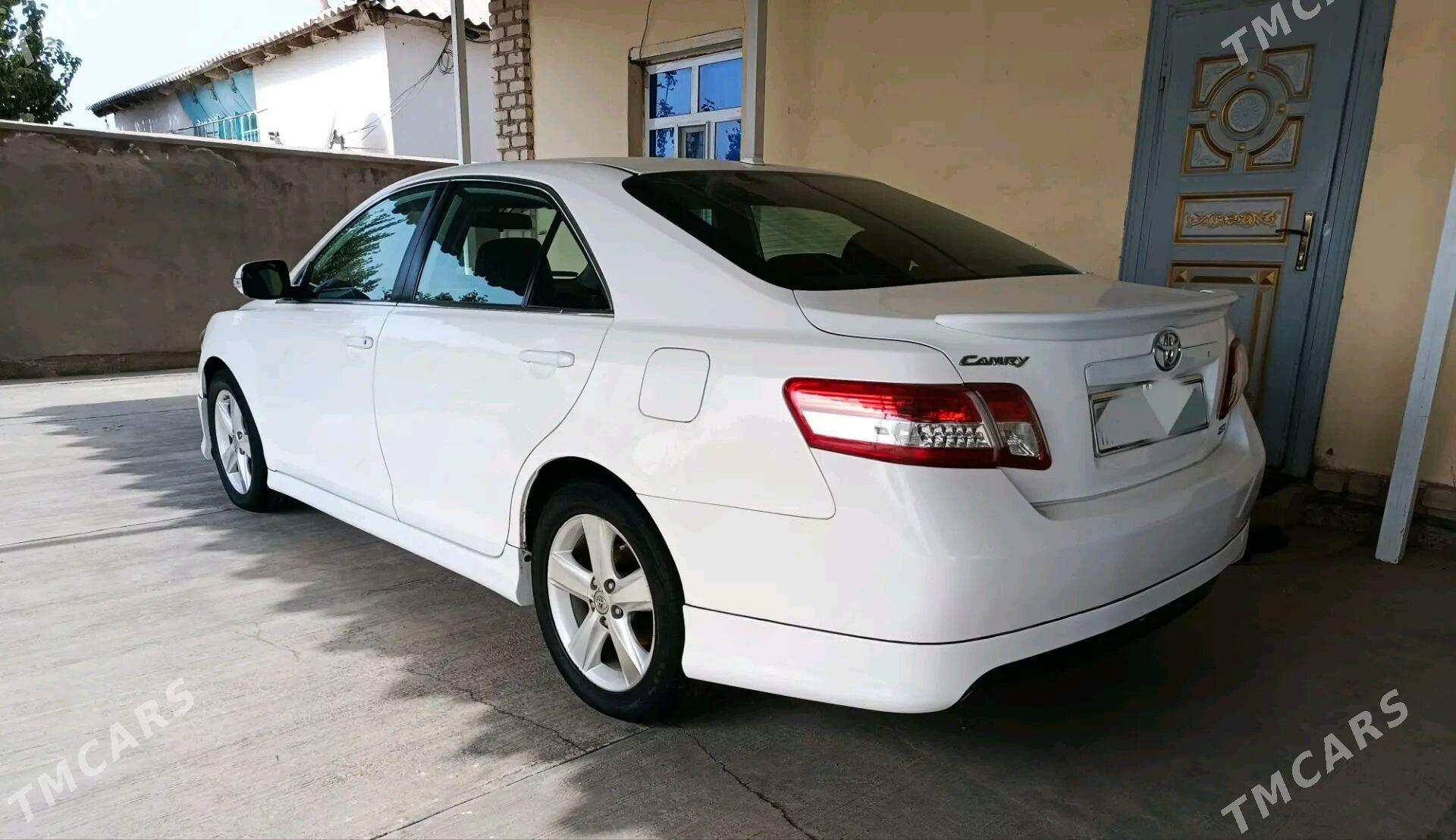 Toyota Camry 2010 - 220 000 TMT - Тагтабазар - img 5