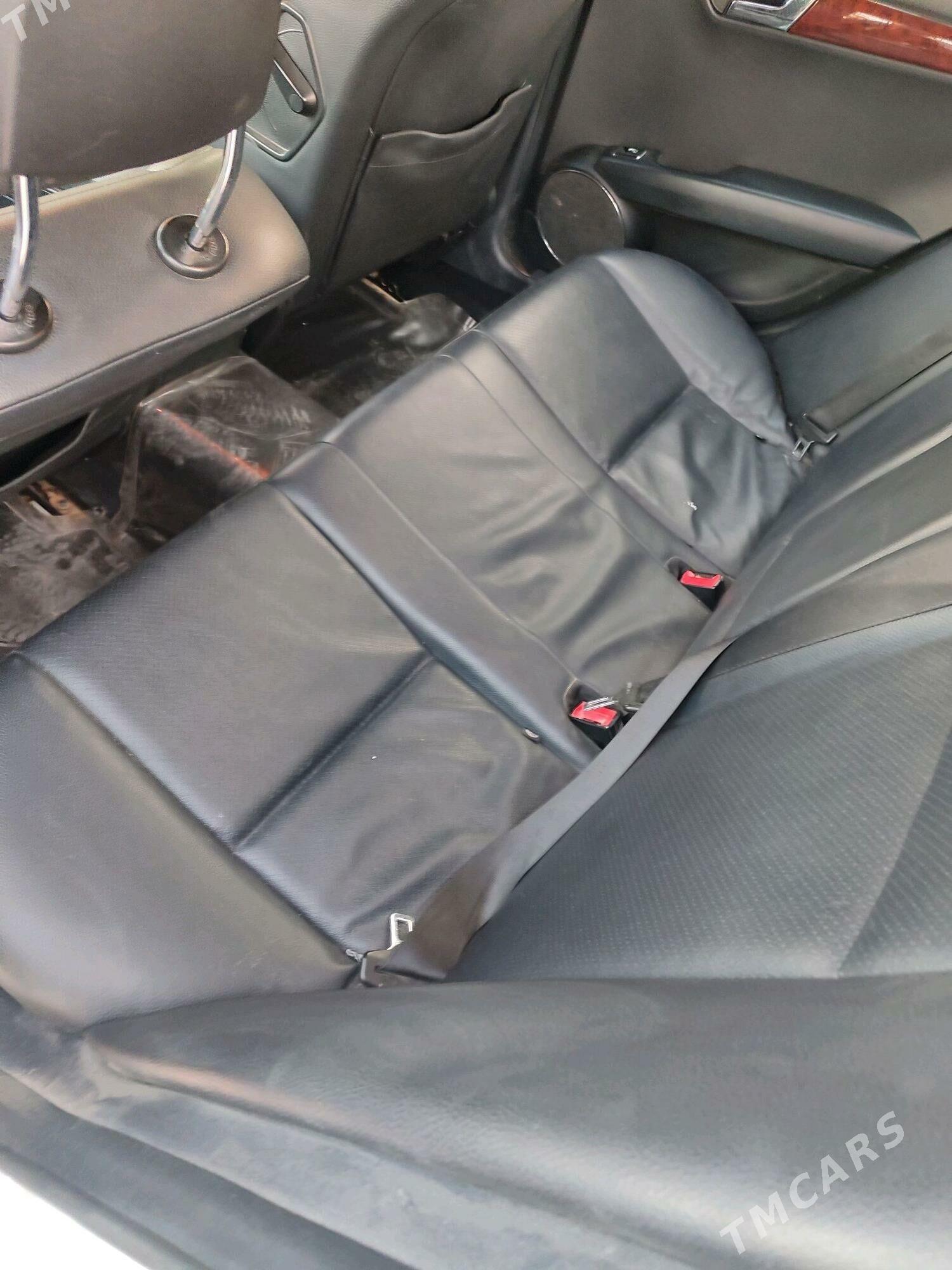 Mercedes-Benz C300 2010 - 200 000 TMT - Ак-Бугдайский этрап - img 3